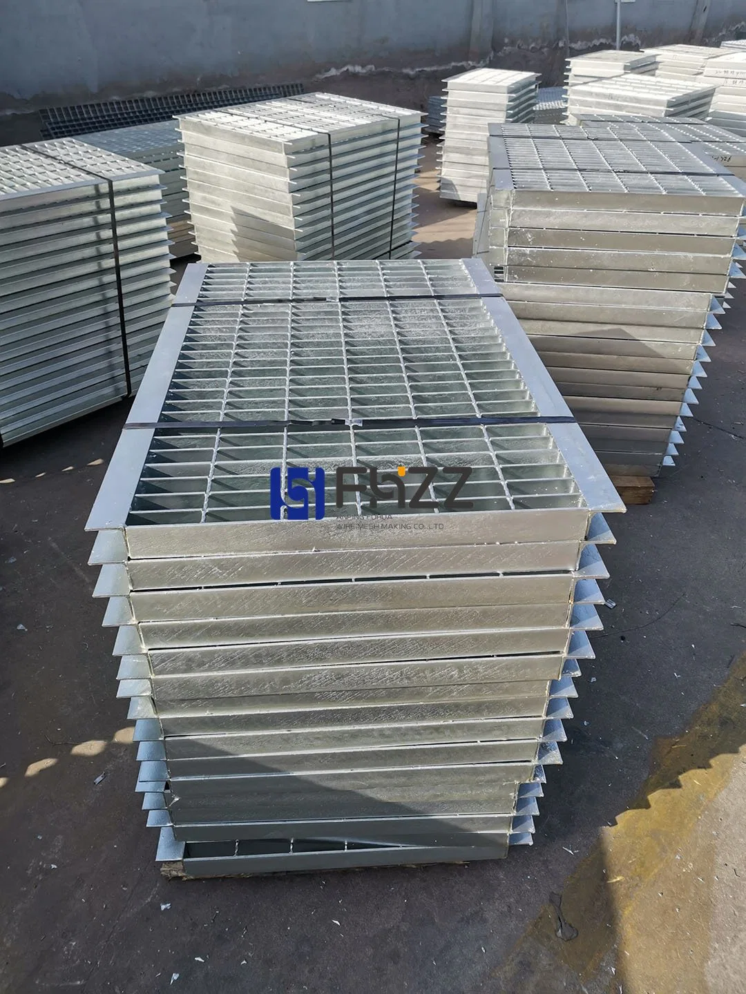 Galvanized Steel Grating Treads for Aerial Work Walkway Decks with Angle Bearing Wraps