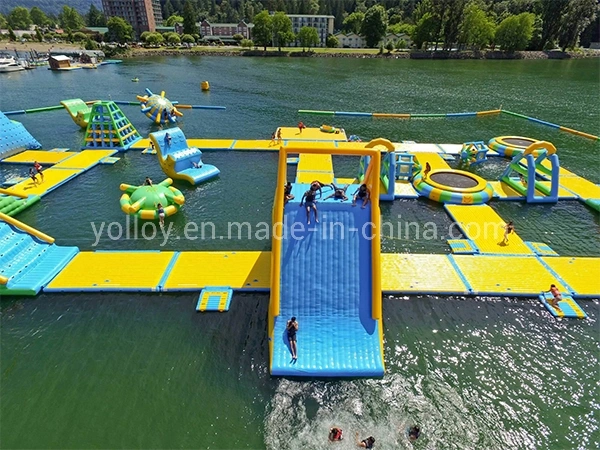 El Aquapark de adultos Diapositiva Parque Acuático hinchable flotantes