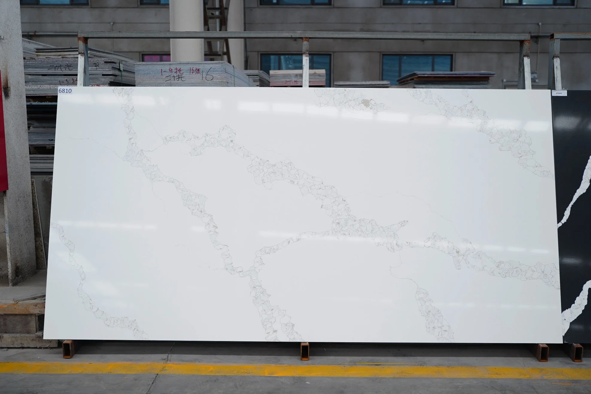 Wholesale China Polished Cararra /Calacatta Stone Slabs White/Black/Grey Marble/Granite Veinsartificial /Engineered Quartz