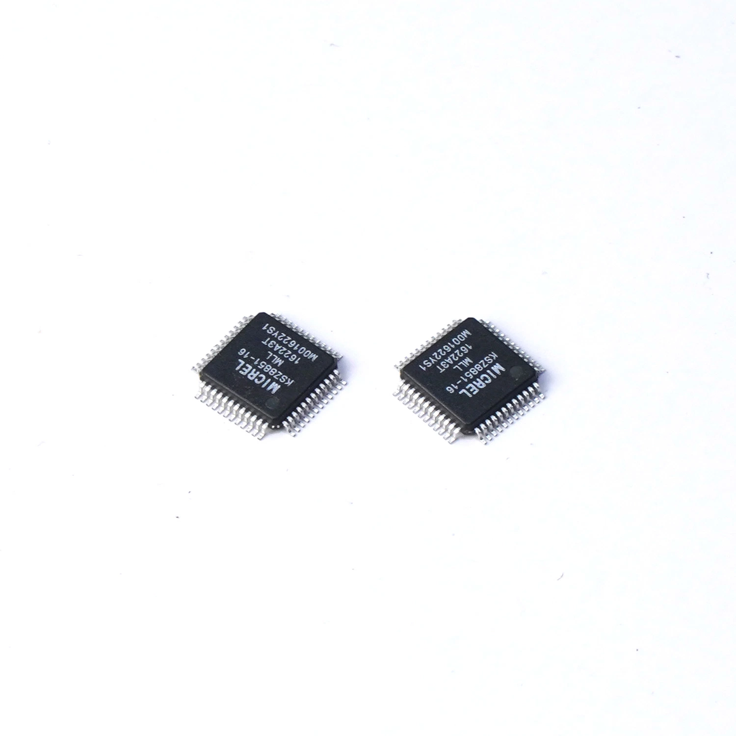 Ep3c120f780c8n Original Ads1292irsmr IC Integrated Circuit Lm536013qdsxtq1