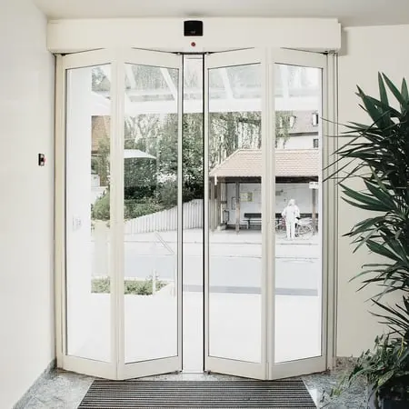 Personnalisée2047 Bi-Folding porte en aluminium double vitrage à isolation porte pliante avec une meilleure qualité sonore/l'isolation thermique