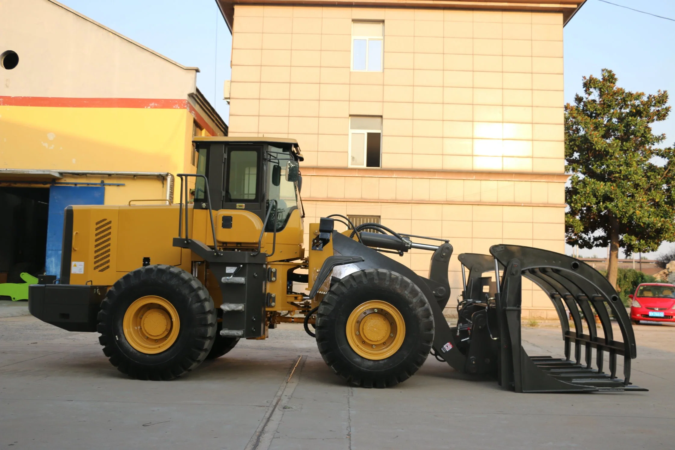 China Farm Machinery Front End Wheel Loader Lq953 with Rated Load 5t with Weichai/Cummins Engine with Standard Bucket