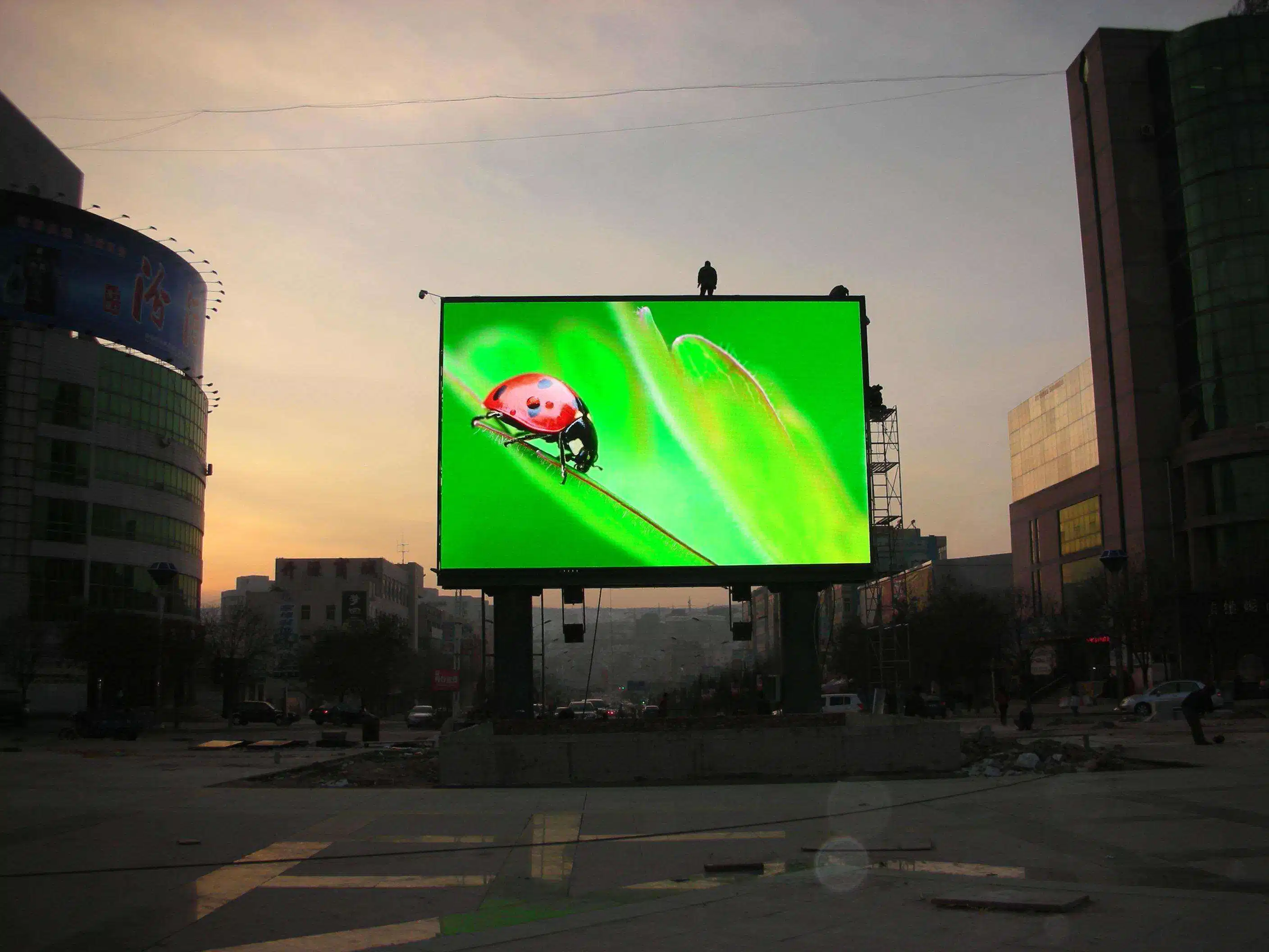 0.92m^2 IP65 Fws Cardboard and Wooden Carton Screen LED Display