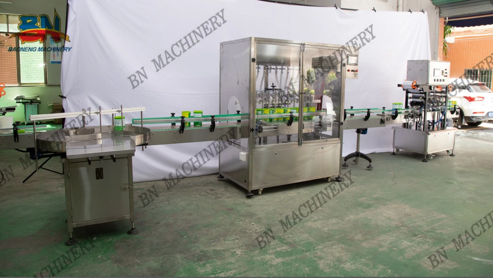 Famous Brand Automatic Bottle Liquid Gravity Alcohol Filling Machine for Solvent Pesticide Disinfectant Fertilizer with Good Production Line