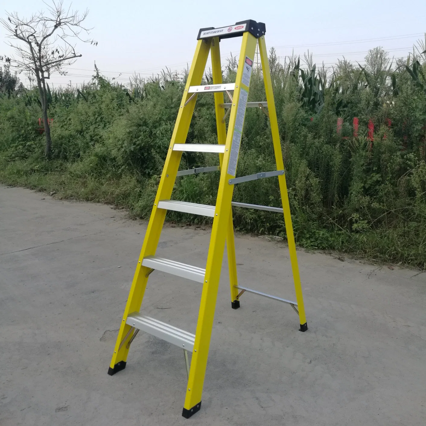 Top Quality Fiber Glass Insulated Step Ladder / Aluminum Ladder Middle East Market