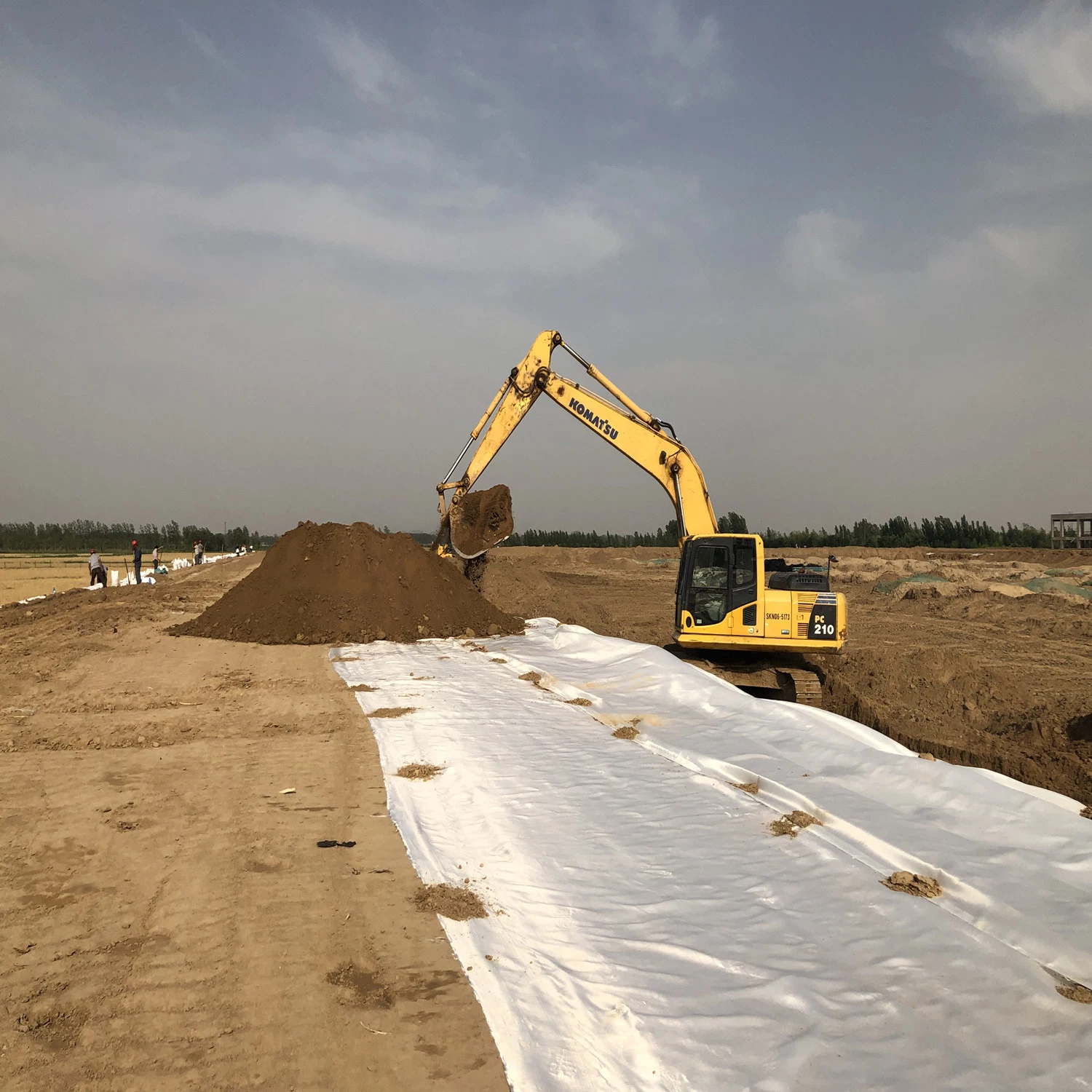 90-400 GSM PP/PE Woven Geotextile on Road Construction