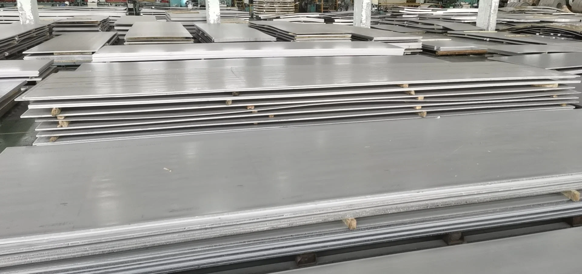 ASTM A240 201 202 304 304L 310S 316 310S 309S 430 904L 5083 2b Ba 8K HL espejo 4X8FT 5X10FT Acero inoxidable laminado en caliente/frío/aluminio/carbono/hoja galvanizada