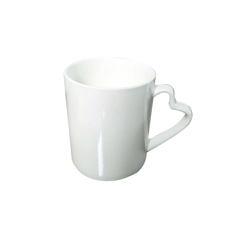 Grandes tasses blanches en porcelaine avec poignée en forme de coeur de qualité supérieure Pour l'impression par sublimation