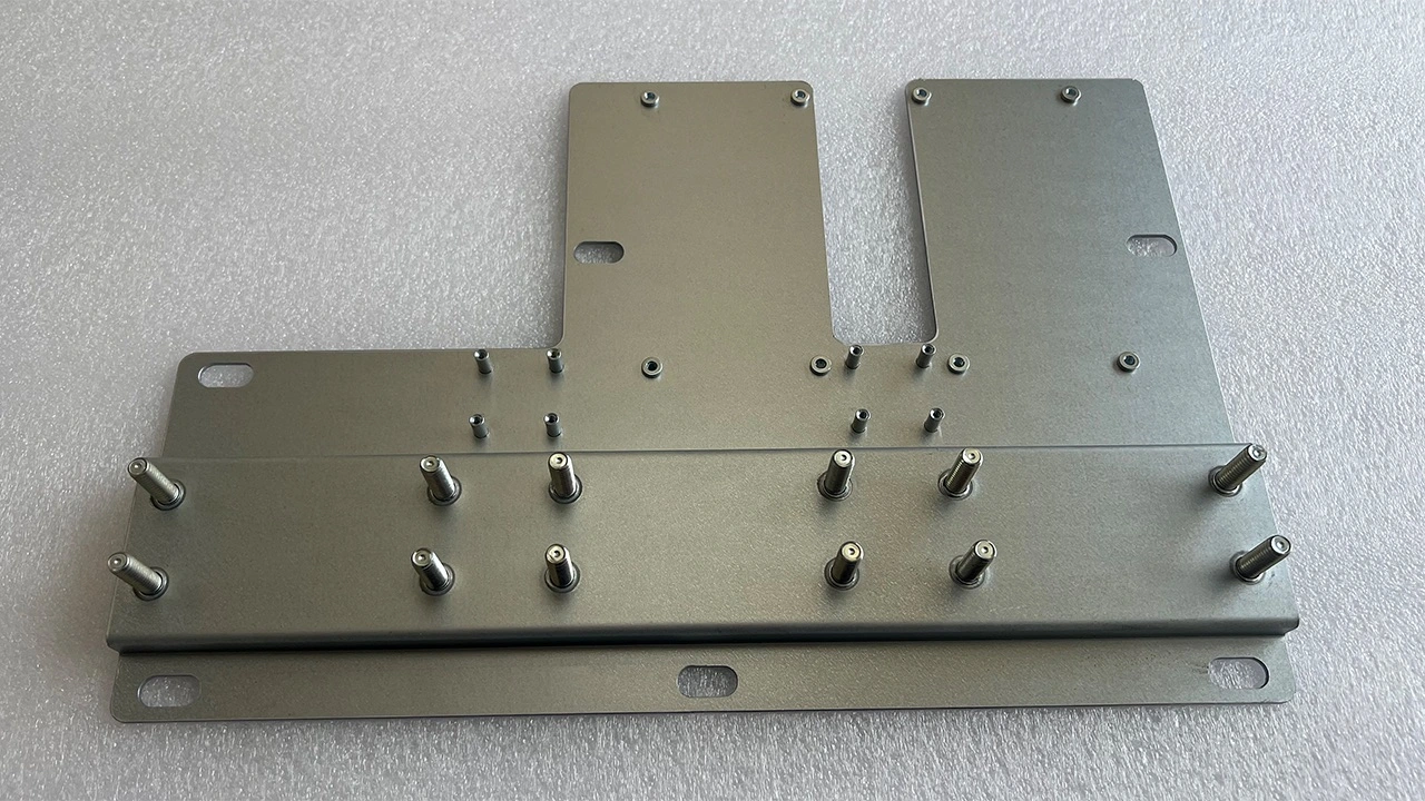 Riveted Mounting Plate for Energy Storage System and Electrical Vehicles