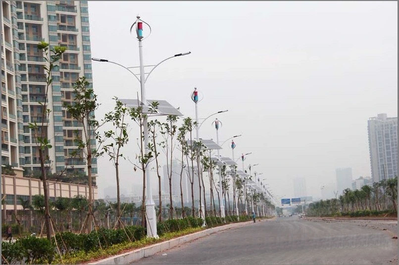 300W Wind Turbine and Solar Panel Lighting System on The Highway