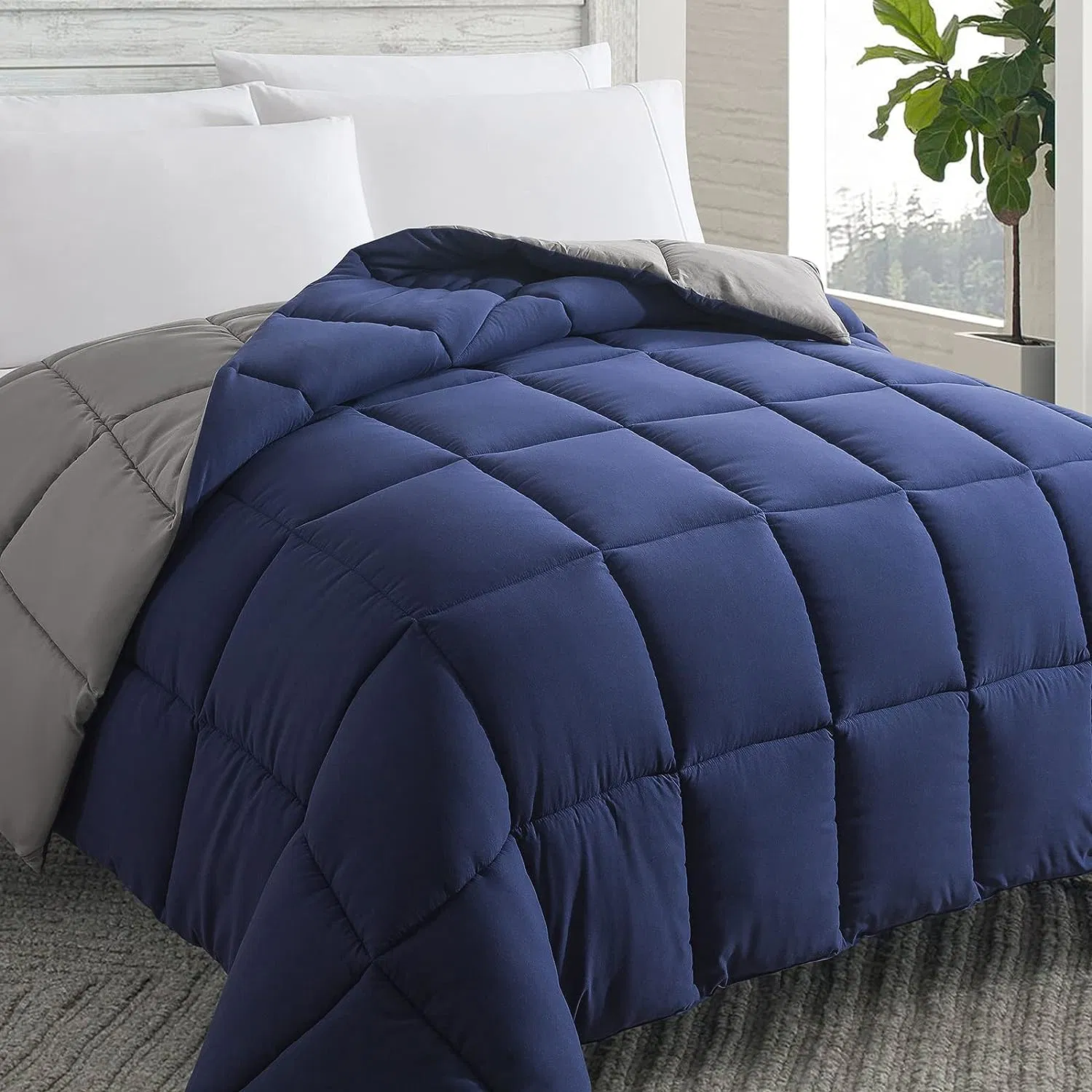 Daunenbettdecke (Blau/Grau, Kingsize-Bett) - weich gestepptes Kingsize-Bett für die ganze Saison - Bettbezug mit Ecknasen - 102 x 90