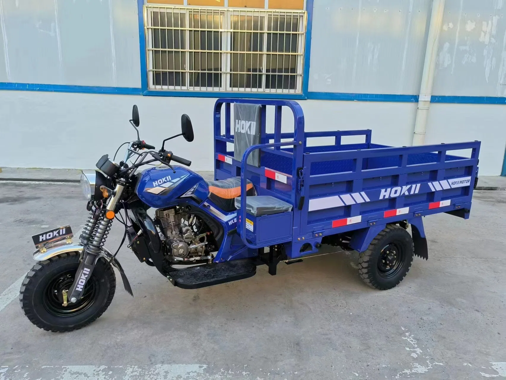 Heavy Load 2023 New Design Manufacturer Produced Big Box 8 Pieces Spring Leaf and Booster Axle Cargo Tricycle 250cc Triciclo for Sale
