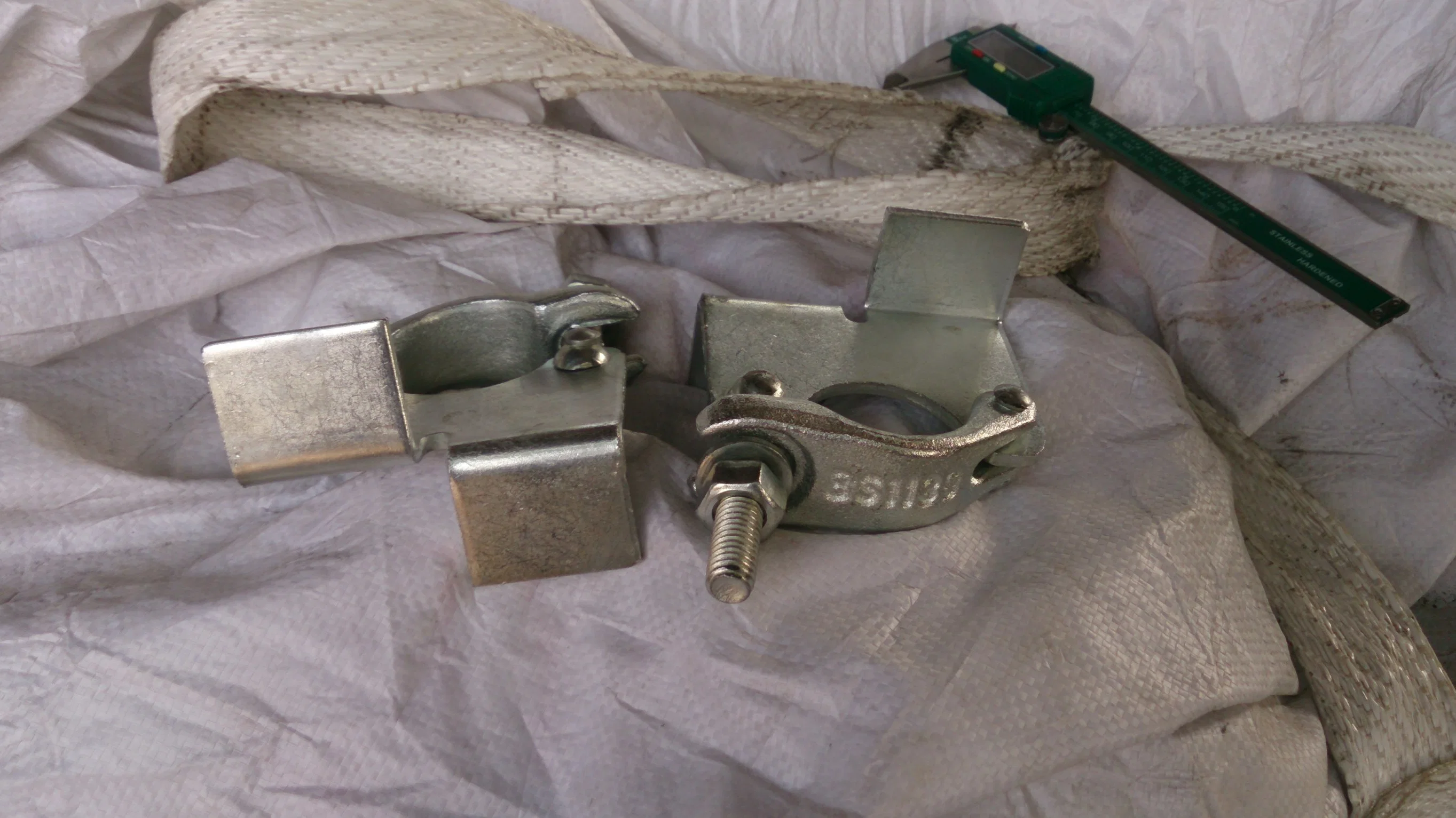 En/BS Standard Board Retaining Clamp Coupler Scaffolding Coupler