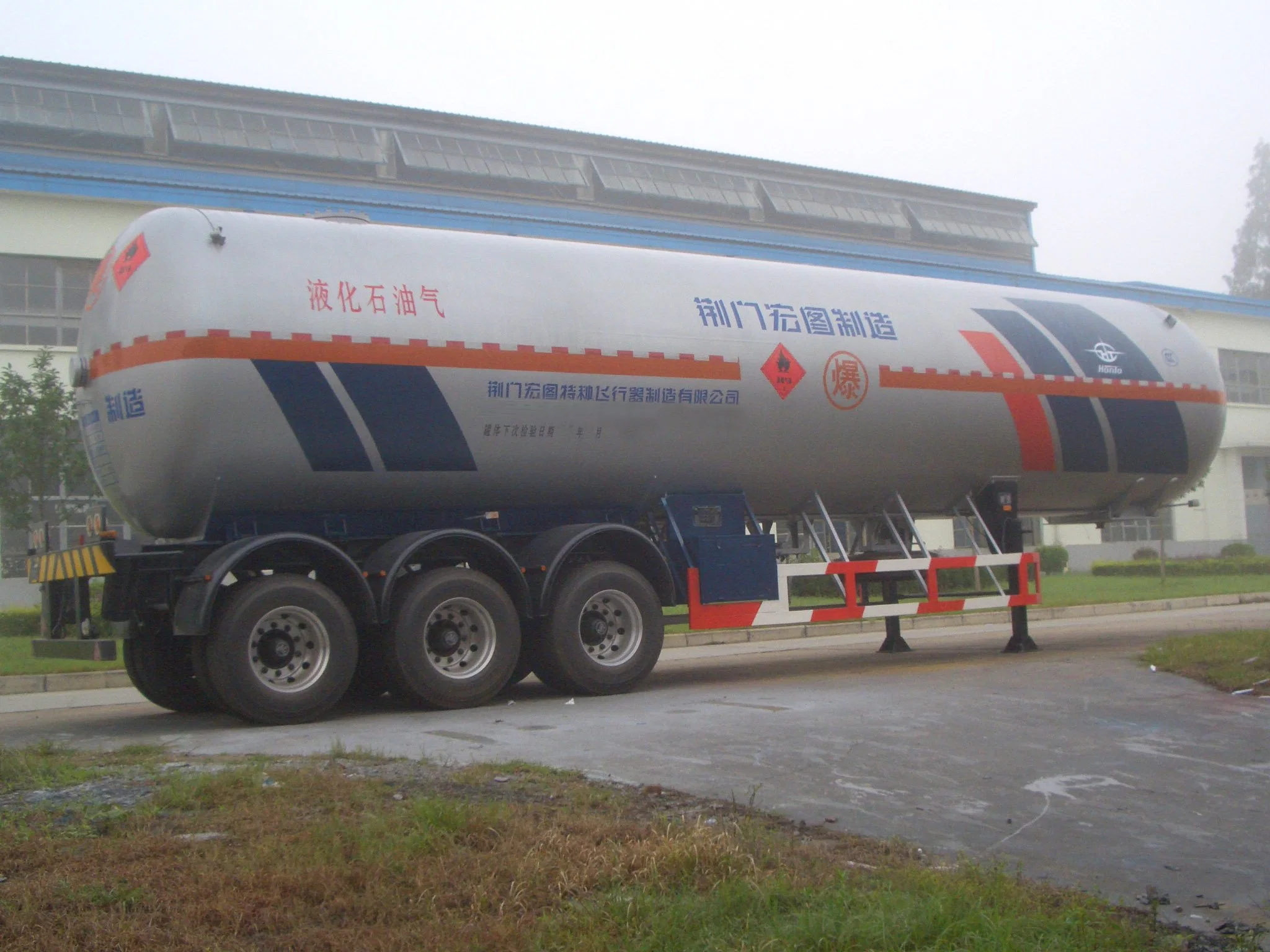 3-Axle 49600liters 25tons LPG Bridger Truck Tanker Trailer with Fuel Box LPG Semi Trailer