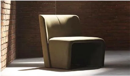 فندق High Quality Metal Frame Comfort Living Room Accent Chair Chair Hotel استخدم جناح غرفة النوم الذي يحتوي على أريكة يمكن تحويلها إلى كرسي وطاولة جانبية