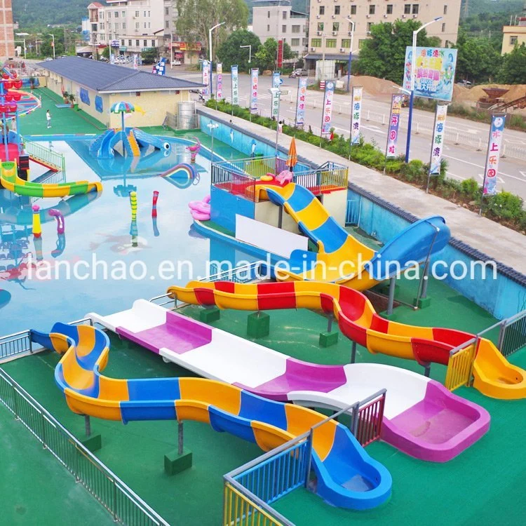 Les enfants Mini Boomerang glissoire d'eau pour l'Amusement parc à thème de l'eau