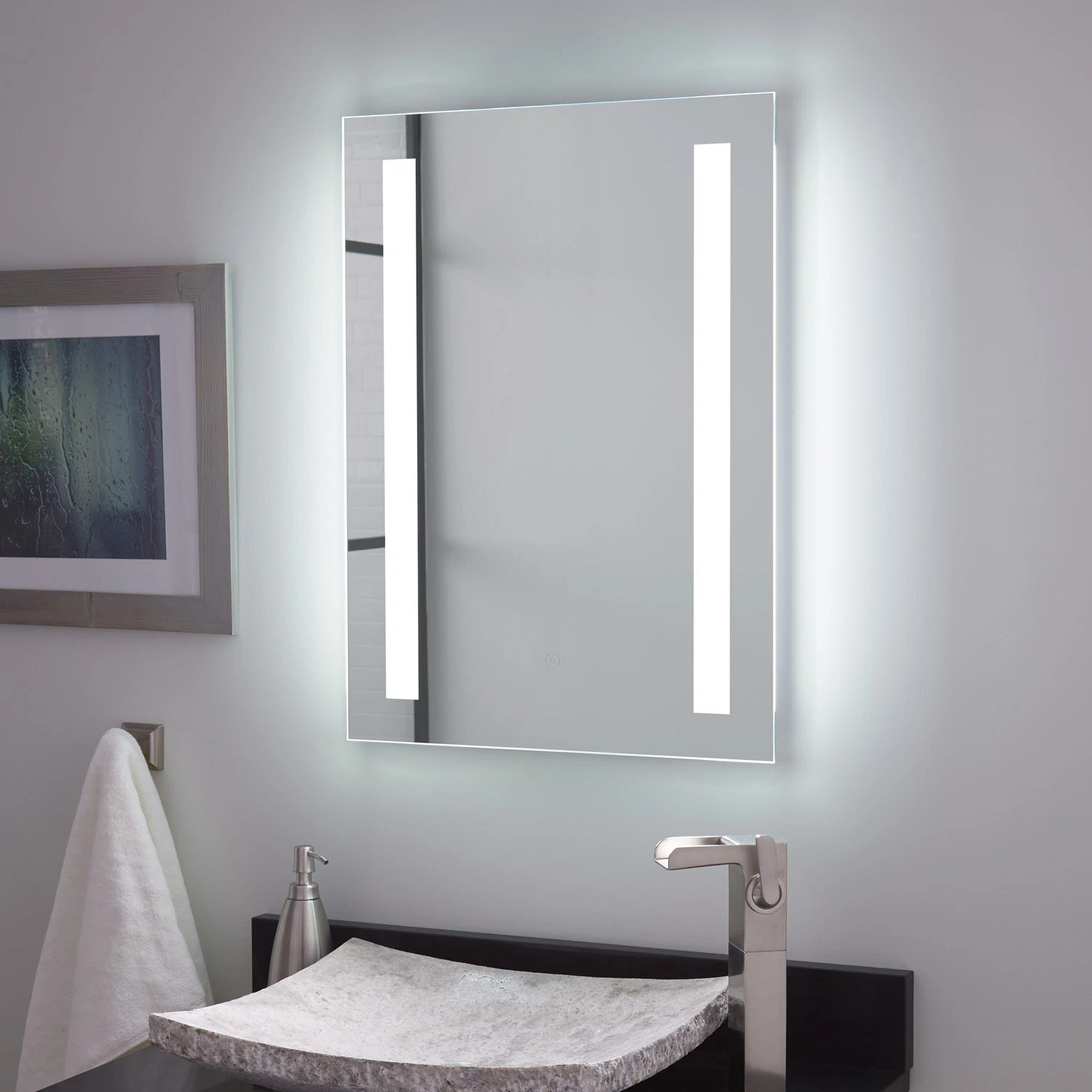 Aluminium PVC MDF Meuble de salle de bain moderne avec miroir, décoration d'intérieur, vasque de lavabo, rangement, éclairage LED, armoire de rasage avec désembuage.