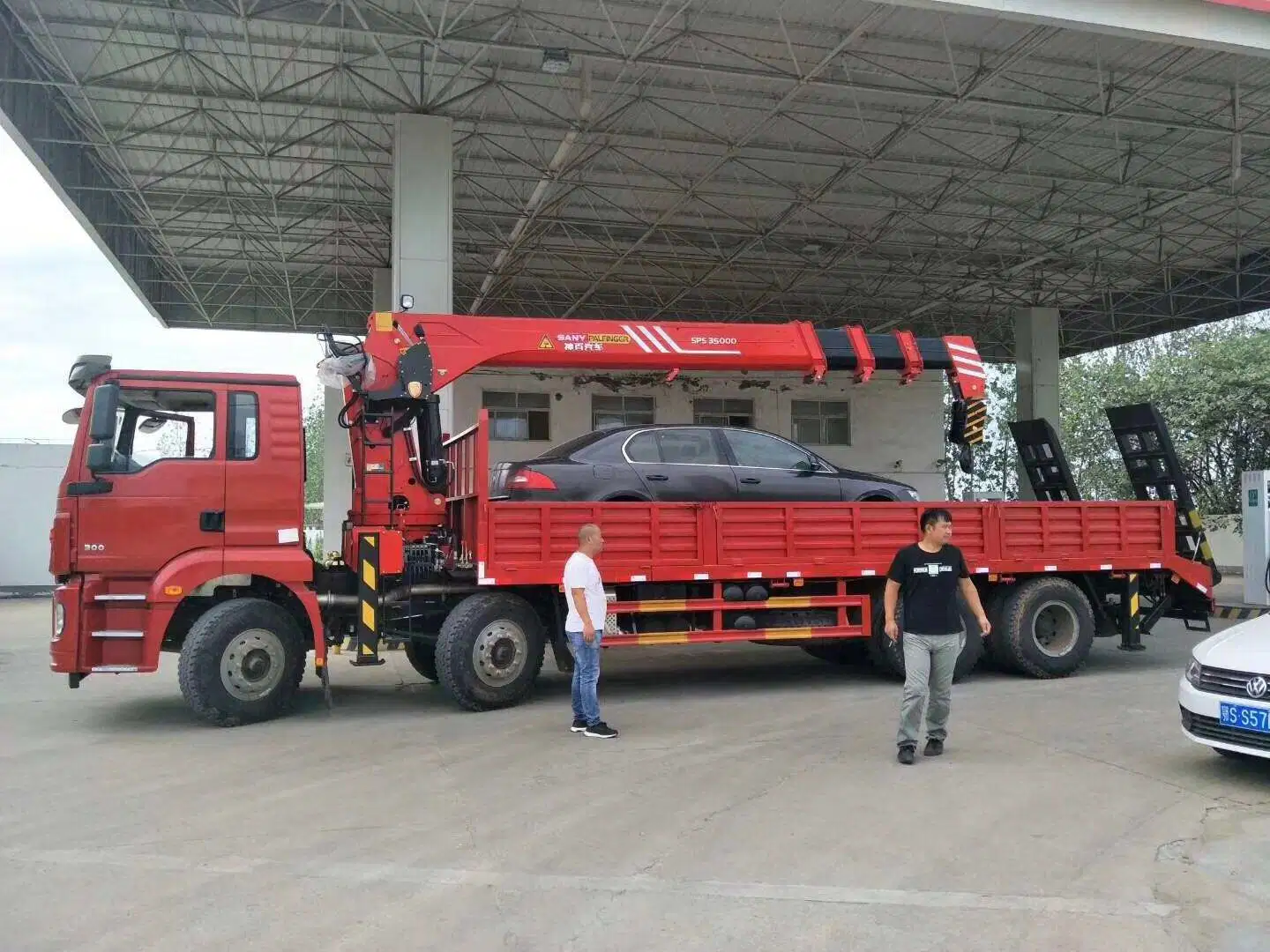 China Günstige Preis H3000/340hp/10 Räder LKW mit Kran zum Verkauf