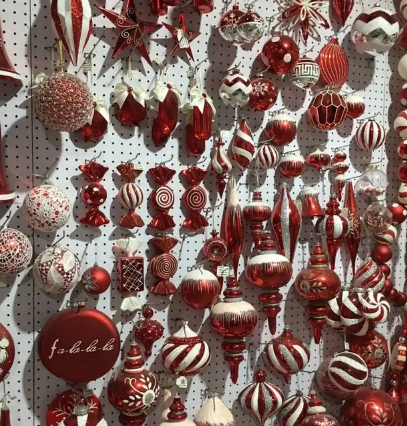 Itens de Natal bola de Natal de plástico com diferentes formas para Shopping Mall decoração suspensas