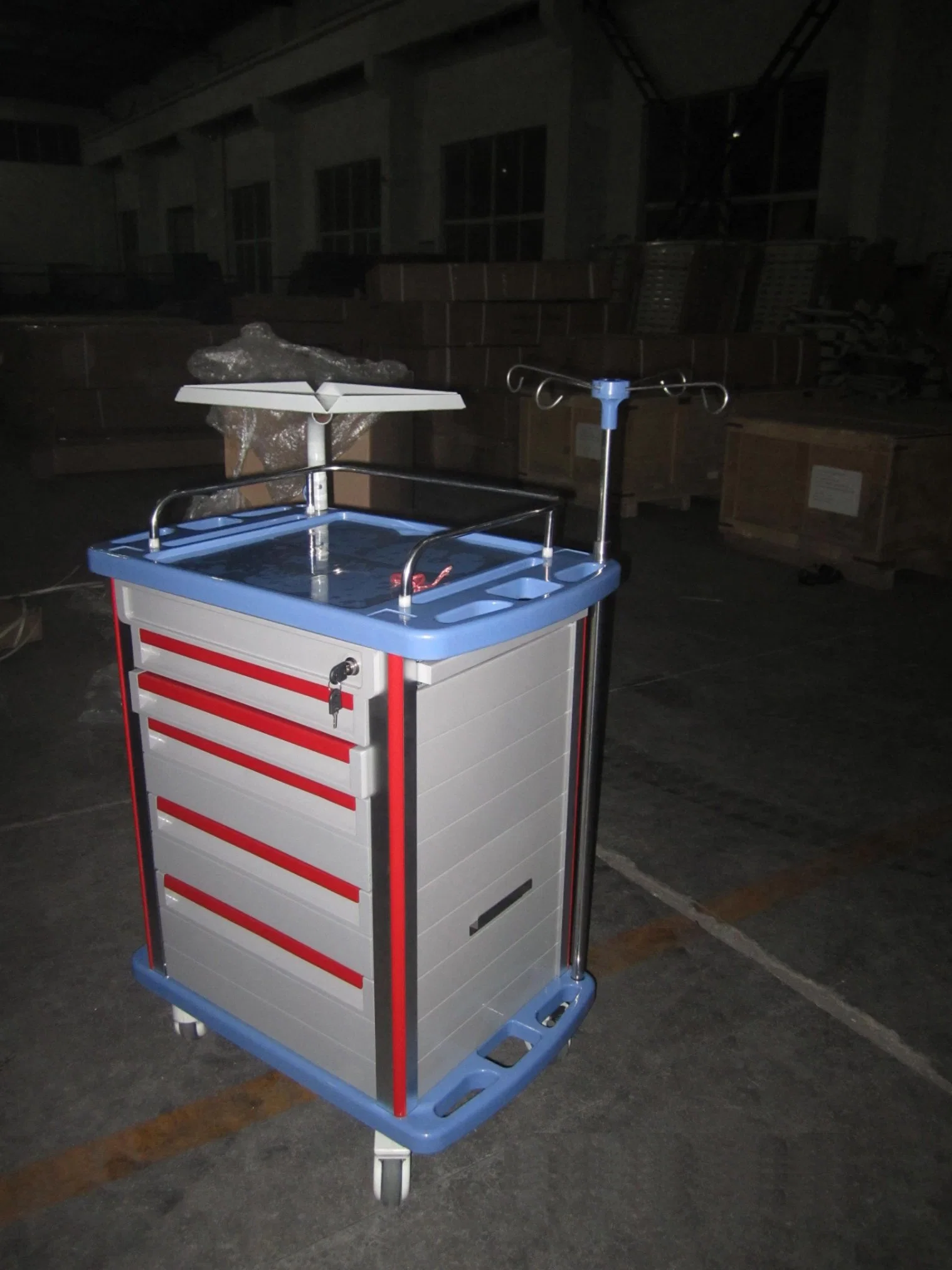 Mobilier hospitalier Chariot d'anesthésie en plastique ABS pour médicaments et traitement d'urgence.