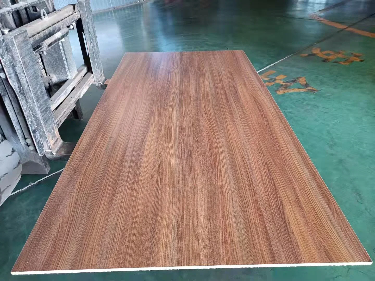 Walnut Color Melamine MDF Board for Closet Furniture