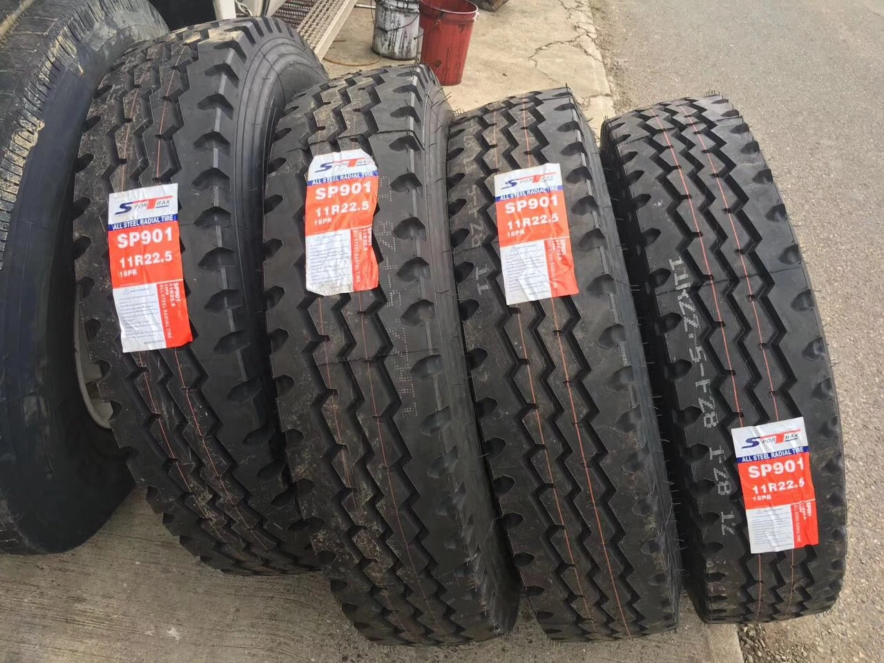 Commercial All Position Warranty 100000km 1200r20 Tube Tyre China Wholesale Tire Factory Import Truck Tire 12r22.5 Jiefang Truck Made in China TBR Tire 1200r24