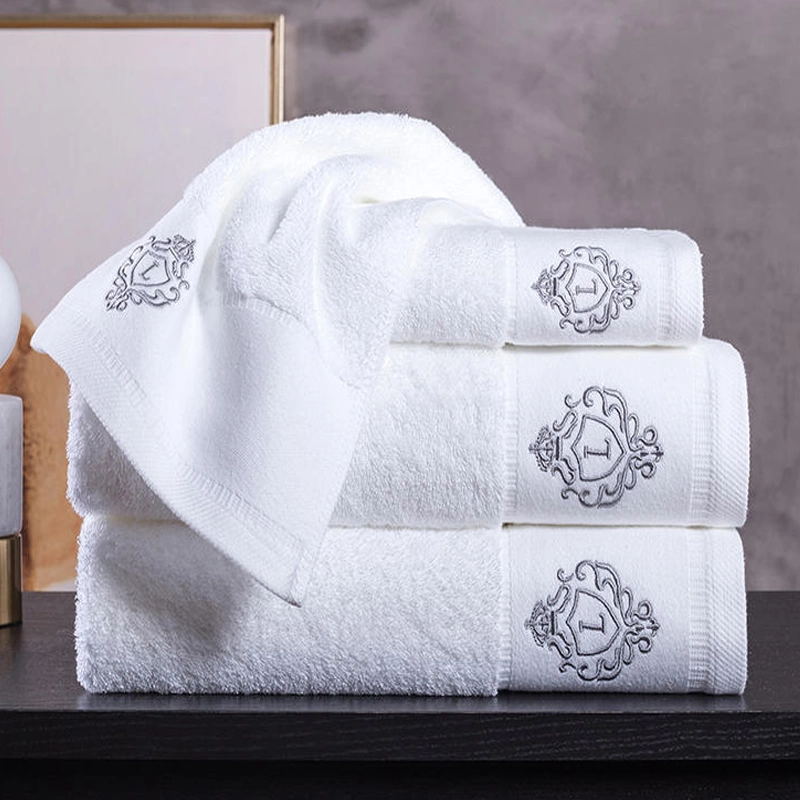 Hecho en China Precio barato Blanco 100% Algodón Toalla de regalo con logotipo personalizado Juego de toallas de lujo para hoteles Hilton, Toalla de baño de hotel, Bata de baño, Toallas para lavarse las manos y la cara