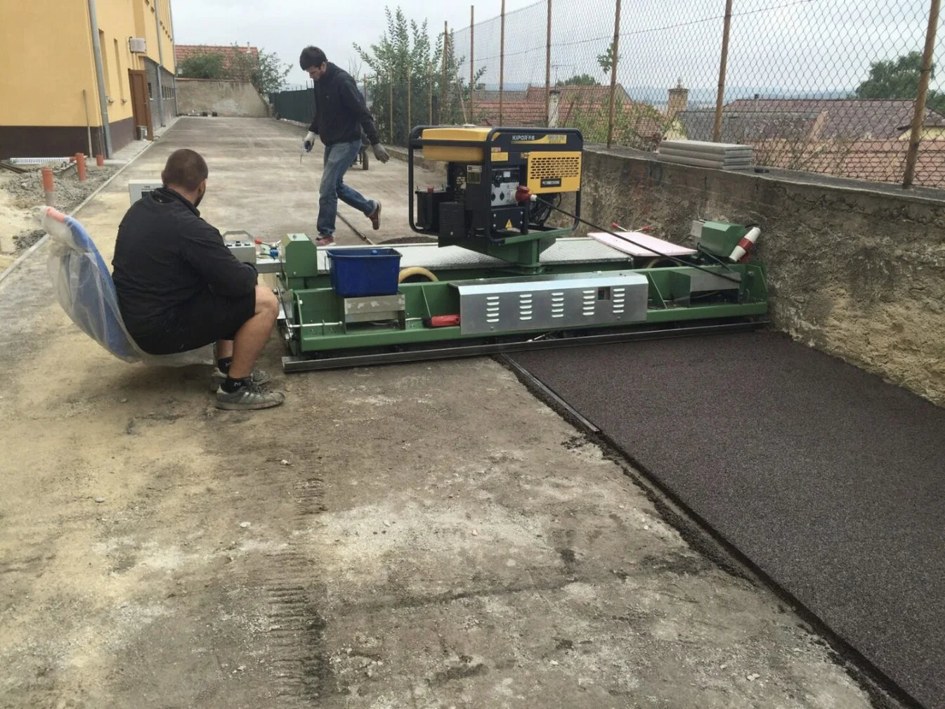 Máquina de pavimentadora grande com sistema gerador de gasolina