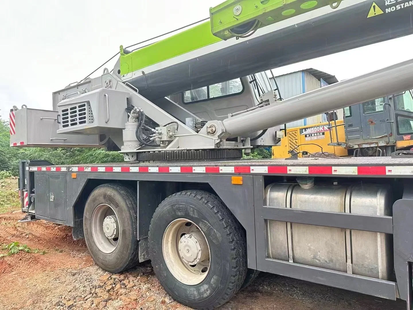 2020 Zoomlion 25ton Equipamento de elevação com grua para camiões usado Maquinaria da empresa de construção