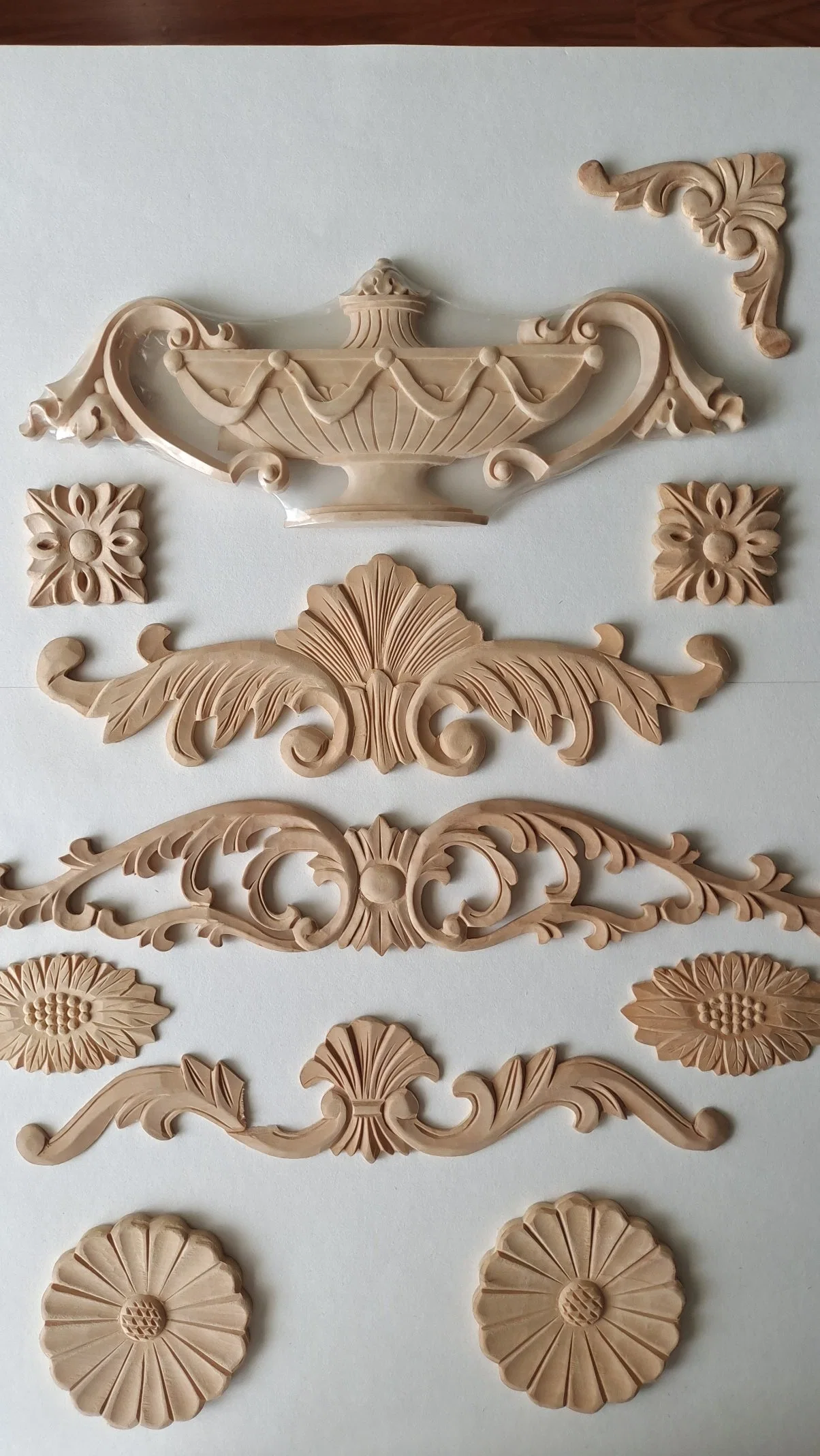 Furniture Interior Decoration Wood Applique Carved by CNC and Hand