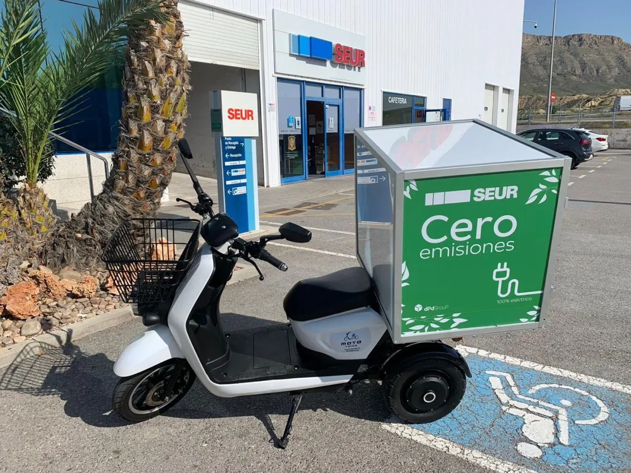 3000W 100ahbig Power EEC Approved Balanced Three Wheel Scooter 2022