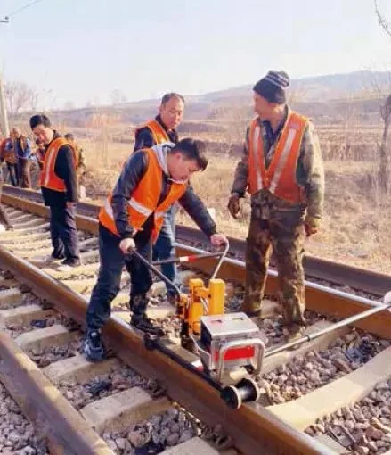 LJ-Ldb1701X clé à boulon de rail alimenté par batterie au lithium pour rail de chemin de fer Travail