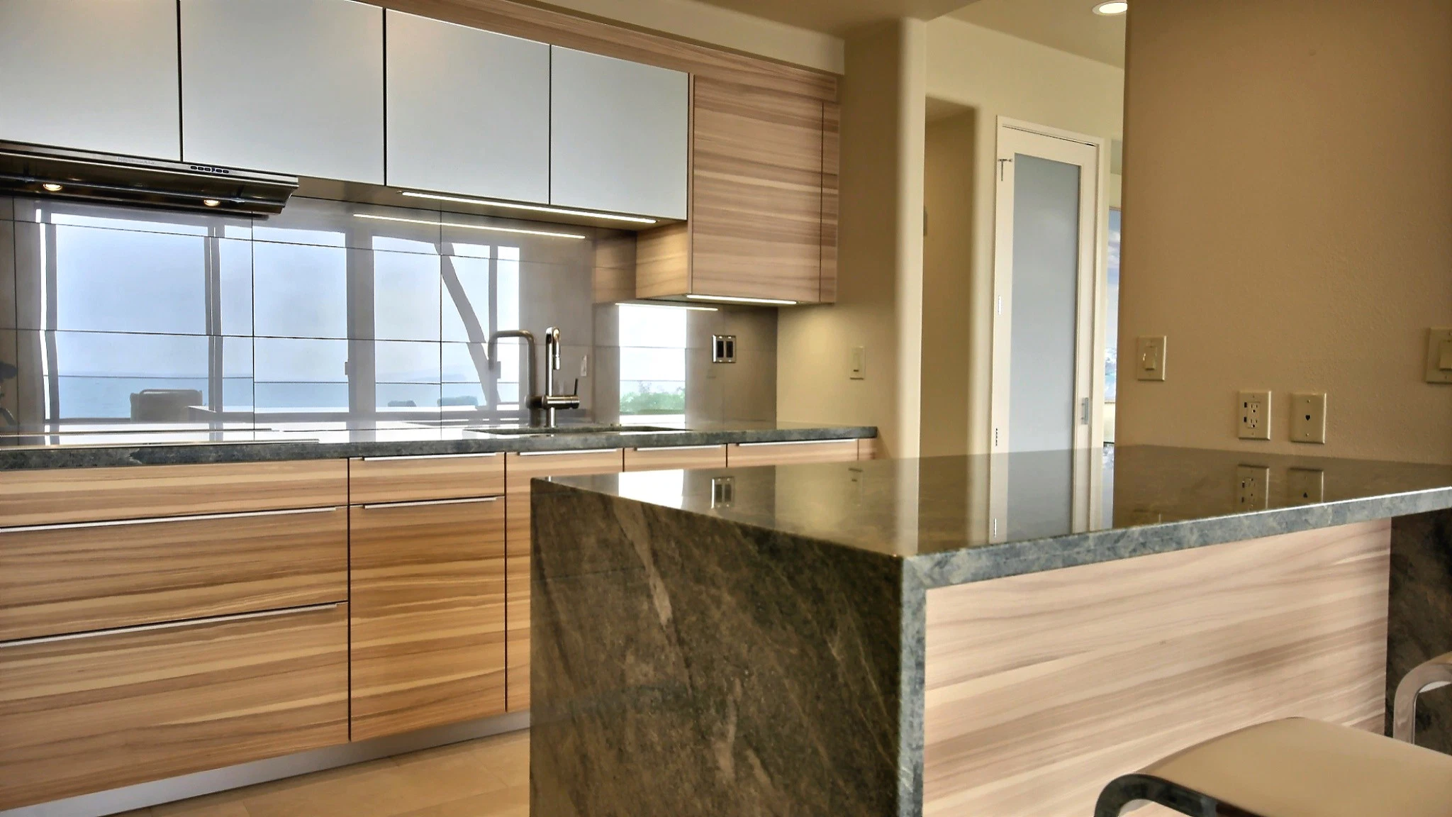 Prima preço de fábrica Timber Veneer Kitchen armários