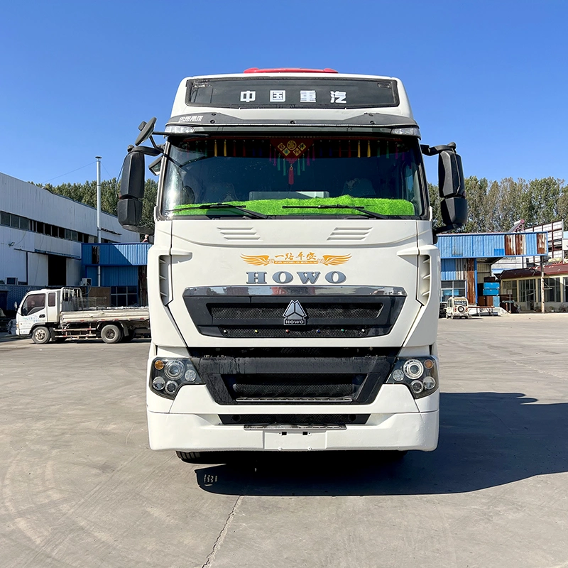 Camion tracteur d'occasion HOWO T7h CNG avec caméra de recul, ABS, sièges à suspension à vendre.