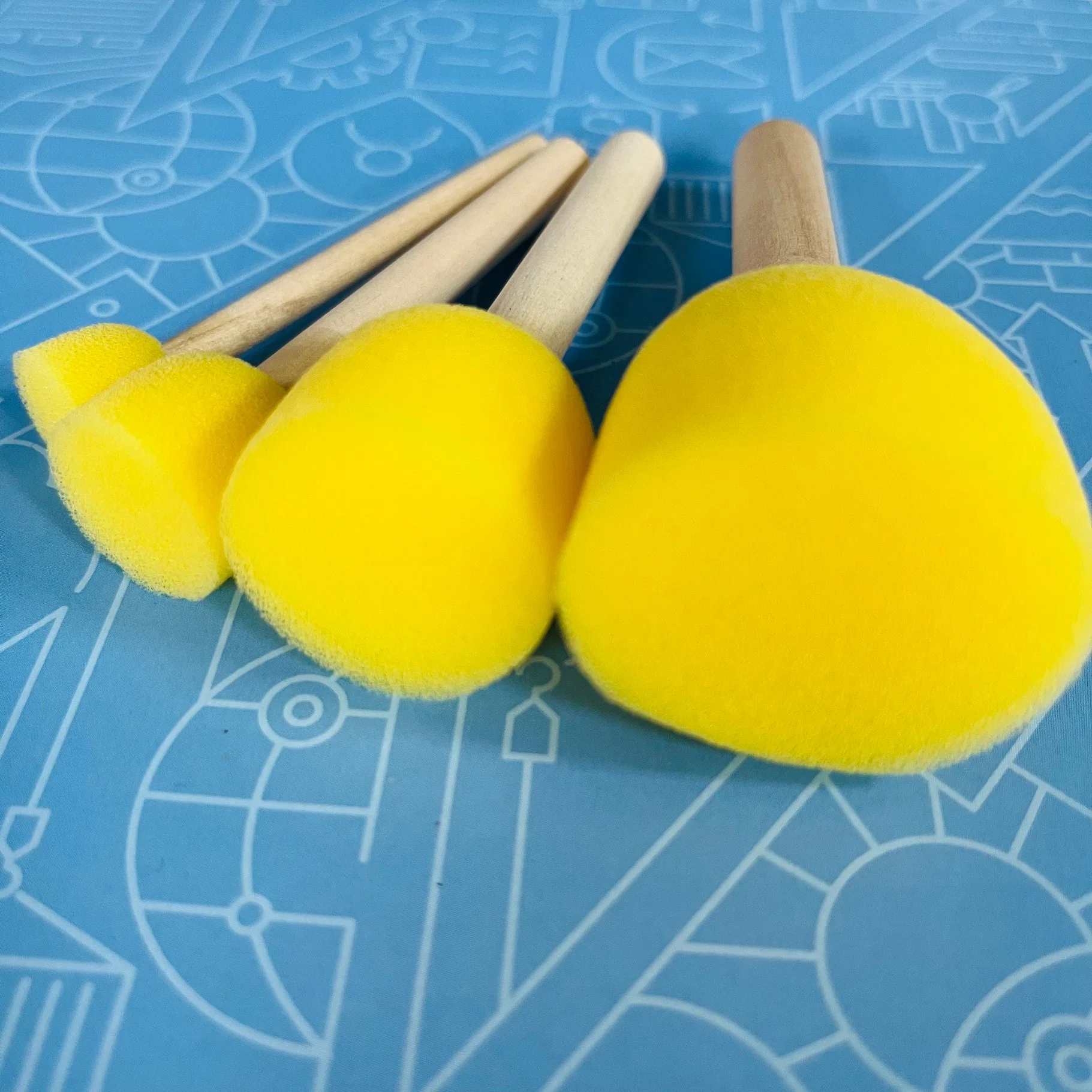 Wooden Handle Round Foam Sponge Stencil Brush Paint Tools of All Sizes