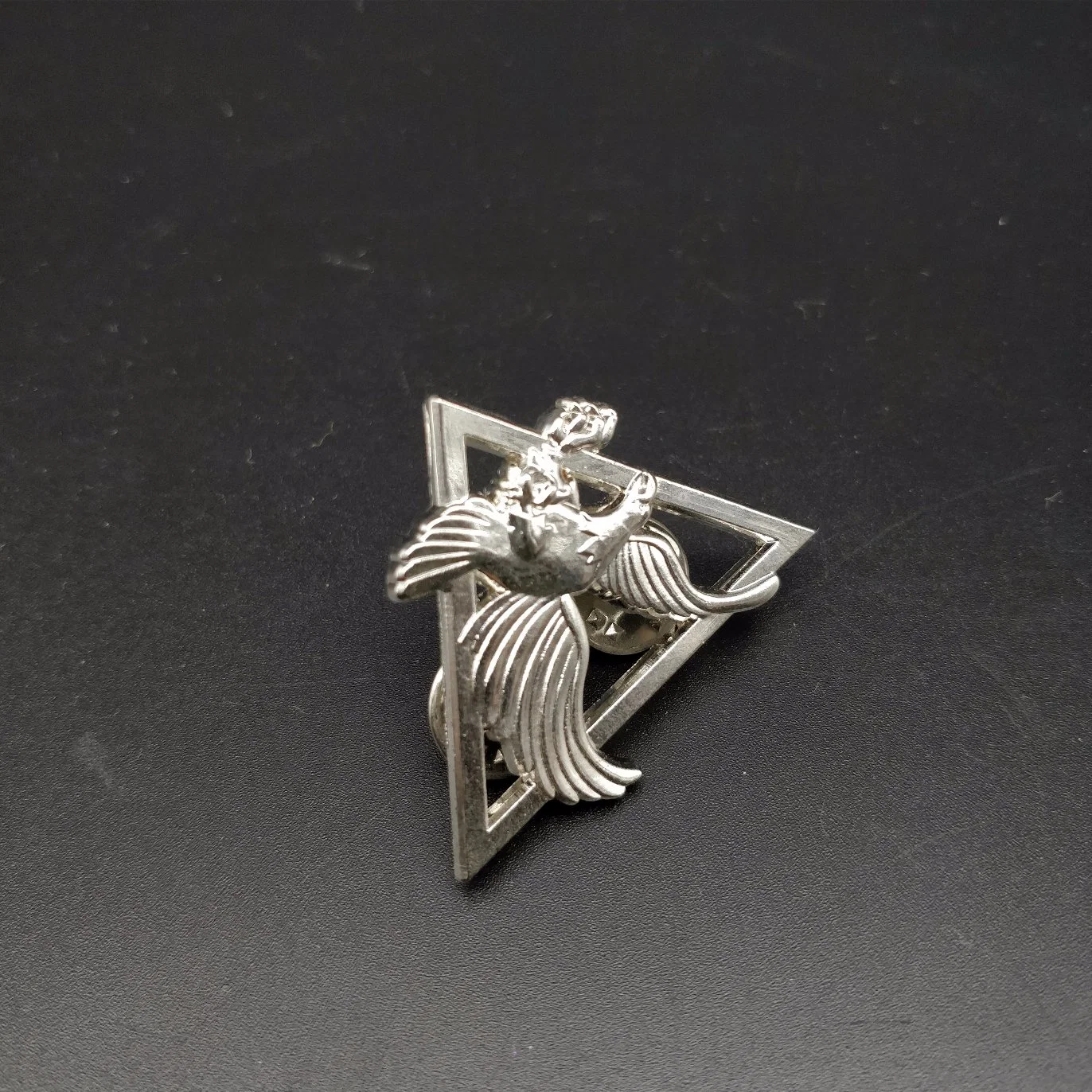 Xinan Zinc Alloy Metal Gold Plating Soft Enamel Badge Lapel Pin