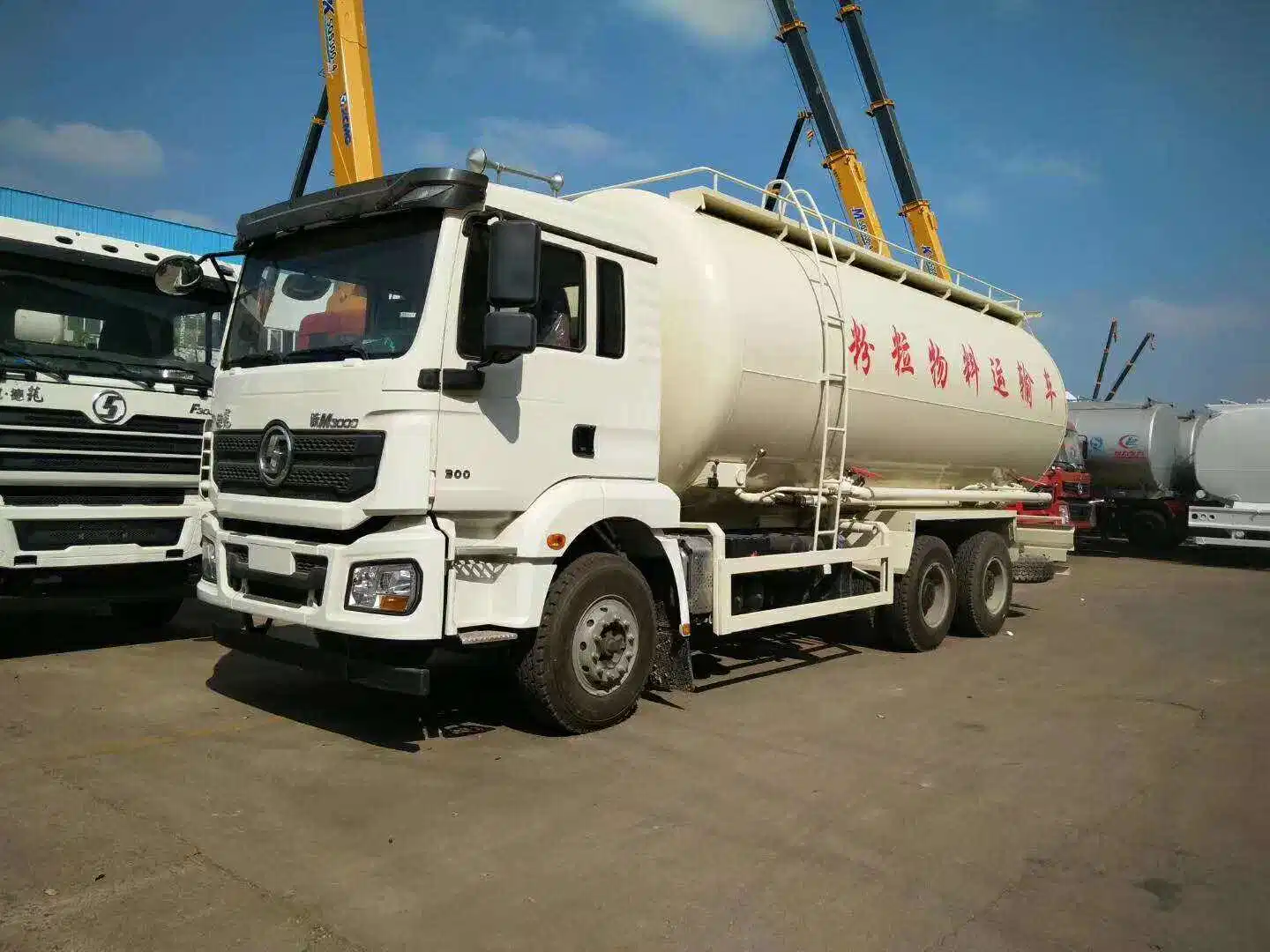 Shacman 20000liters 10tons Heavy Duty 6X4 Dry Bulk Cement Truck with Air Compressor