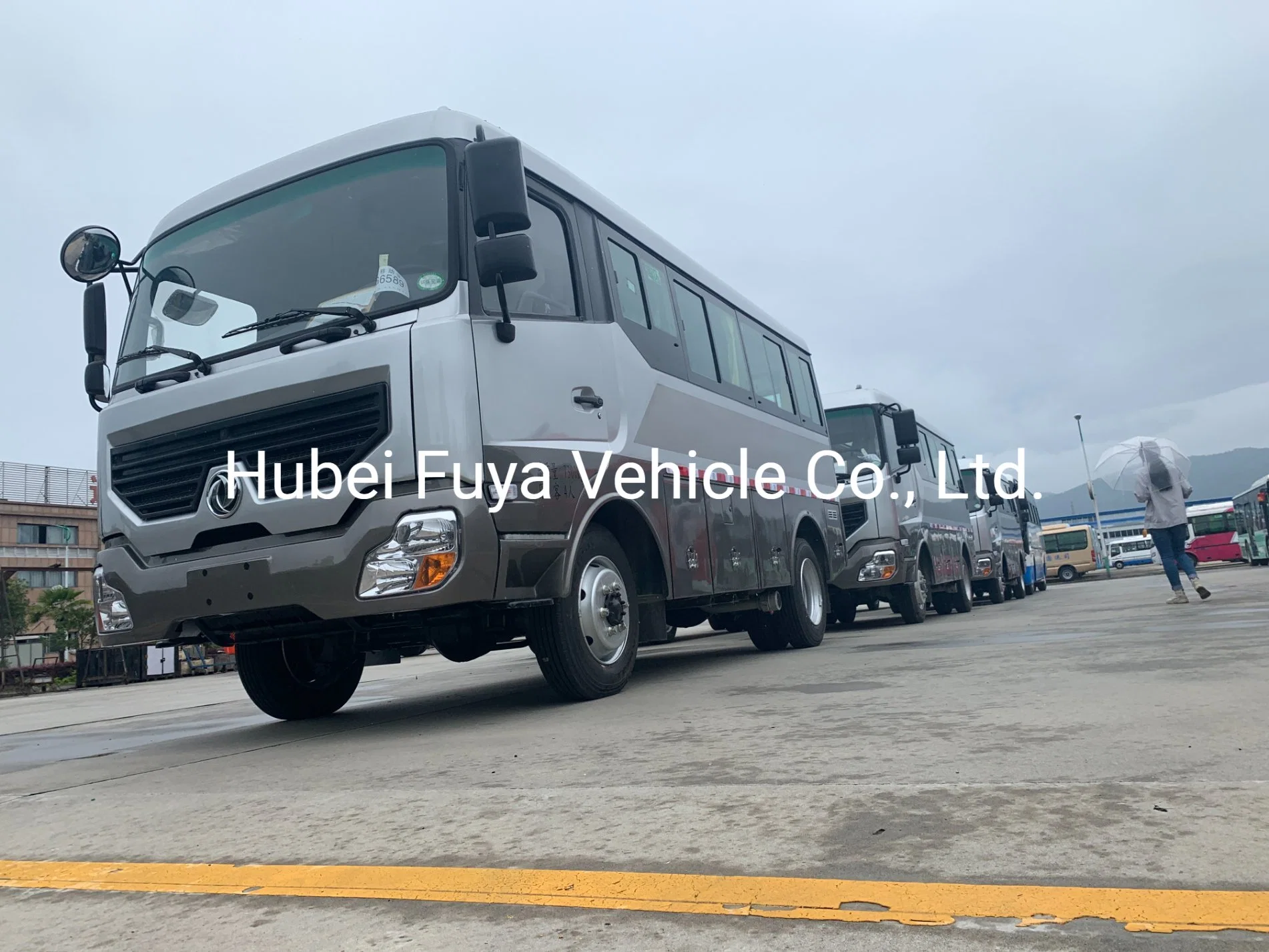 Dongfeng 4X4 6X4 Mining Using Worker Delivery Bus with Luggage Compartment