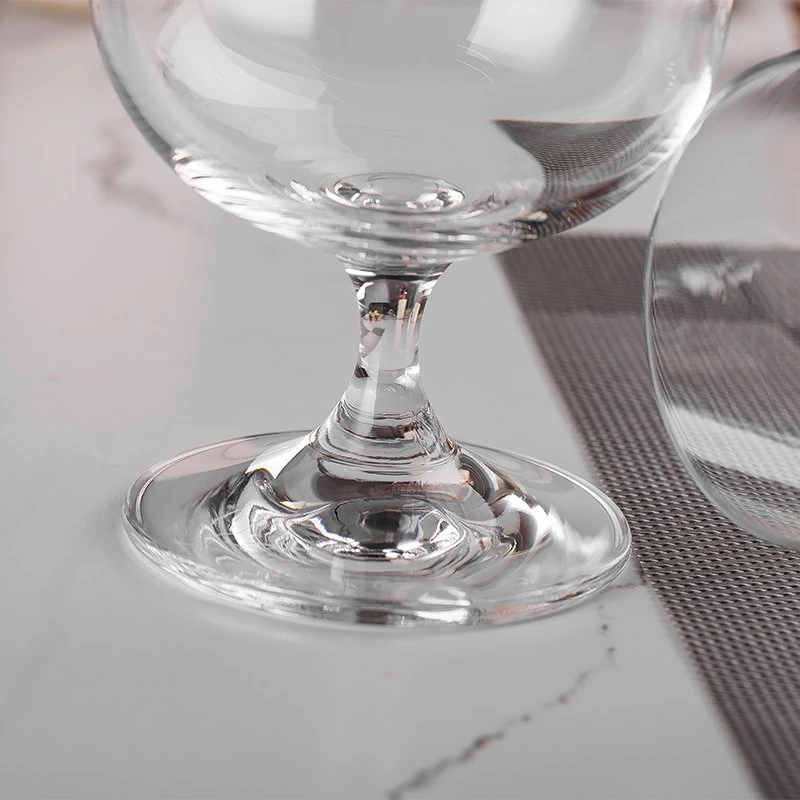 Prix bon marché de luxe moderne 250ml clair couleur gravé en relief des verres de vin Vintage en verre coloré des gobelets en verre de couleur