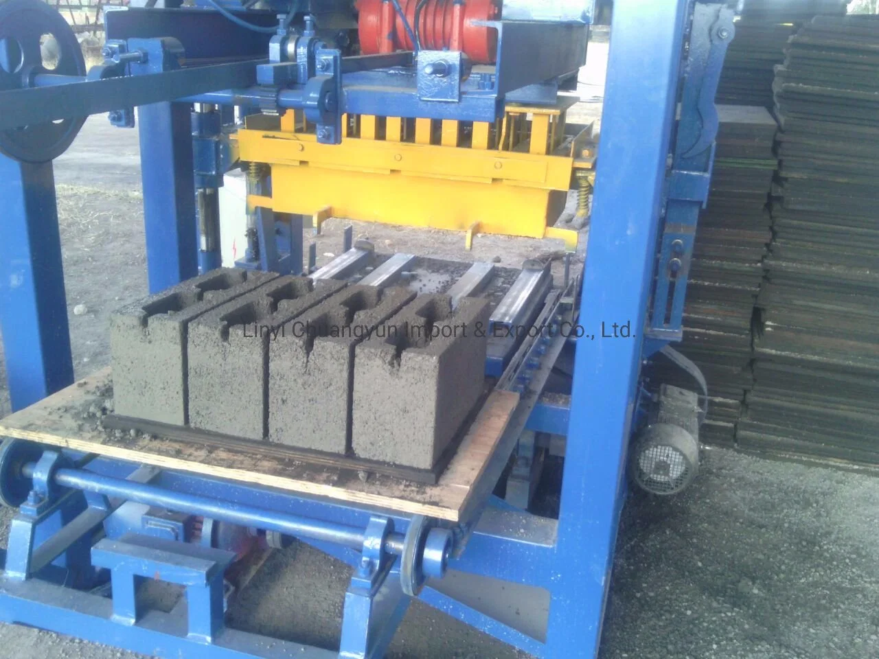 Qt4-24 Solid Block Manufacturing Cement Concrete Brick Making Machines Concrete Block Making Equipment