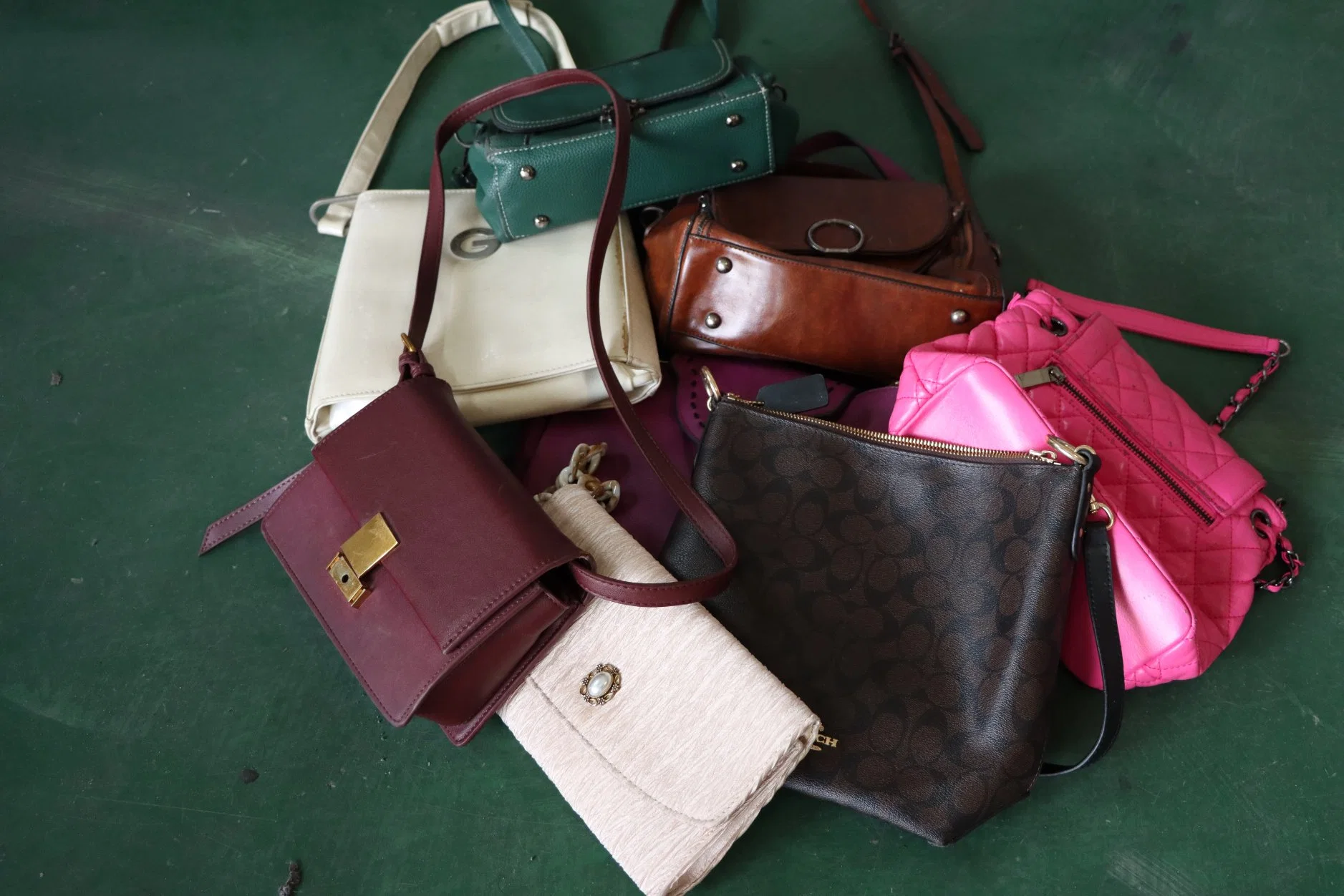 Factory Wholesale/Supplier A Grade High quality/High cost performance Leather Used Bags Bales Designer Bags Cheap Handbags Per Kilo 45kg From UK Ladies Mixed Second Hand Bags