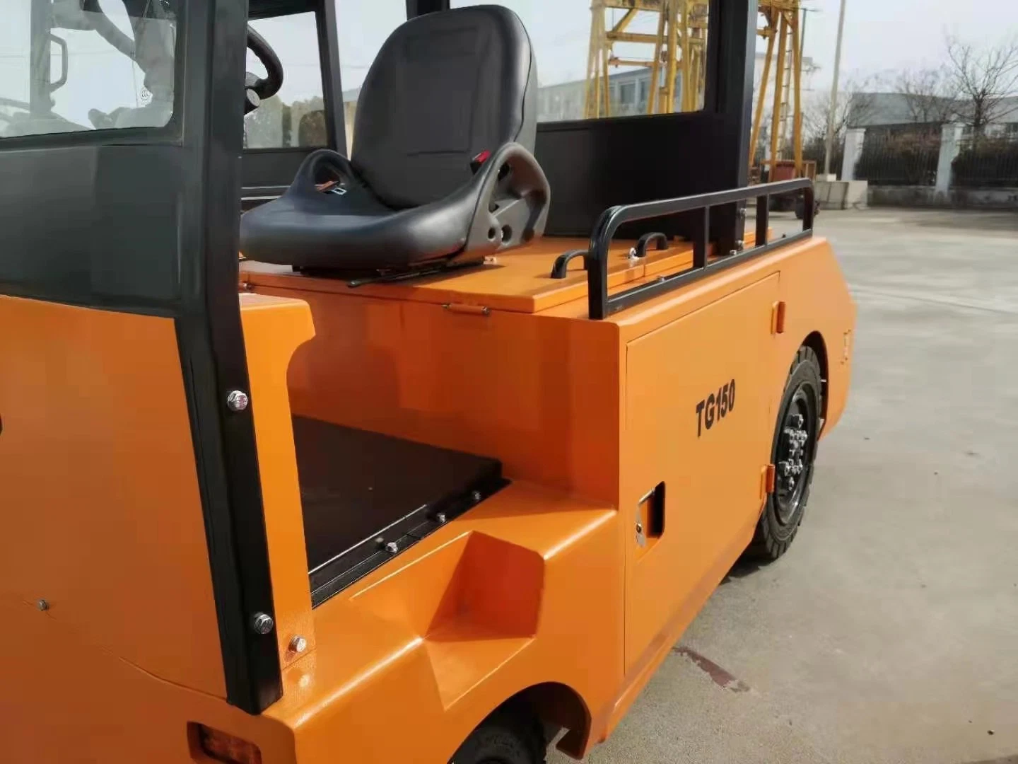 Chinese Heavy Duty 3000kg 3ton 6ton Mini Electric / Diesel /LPG Tow Tractor Outdoor for Material Handling