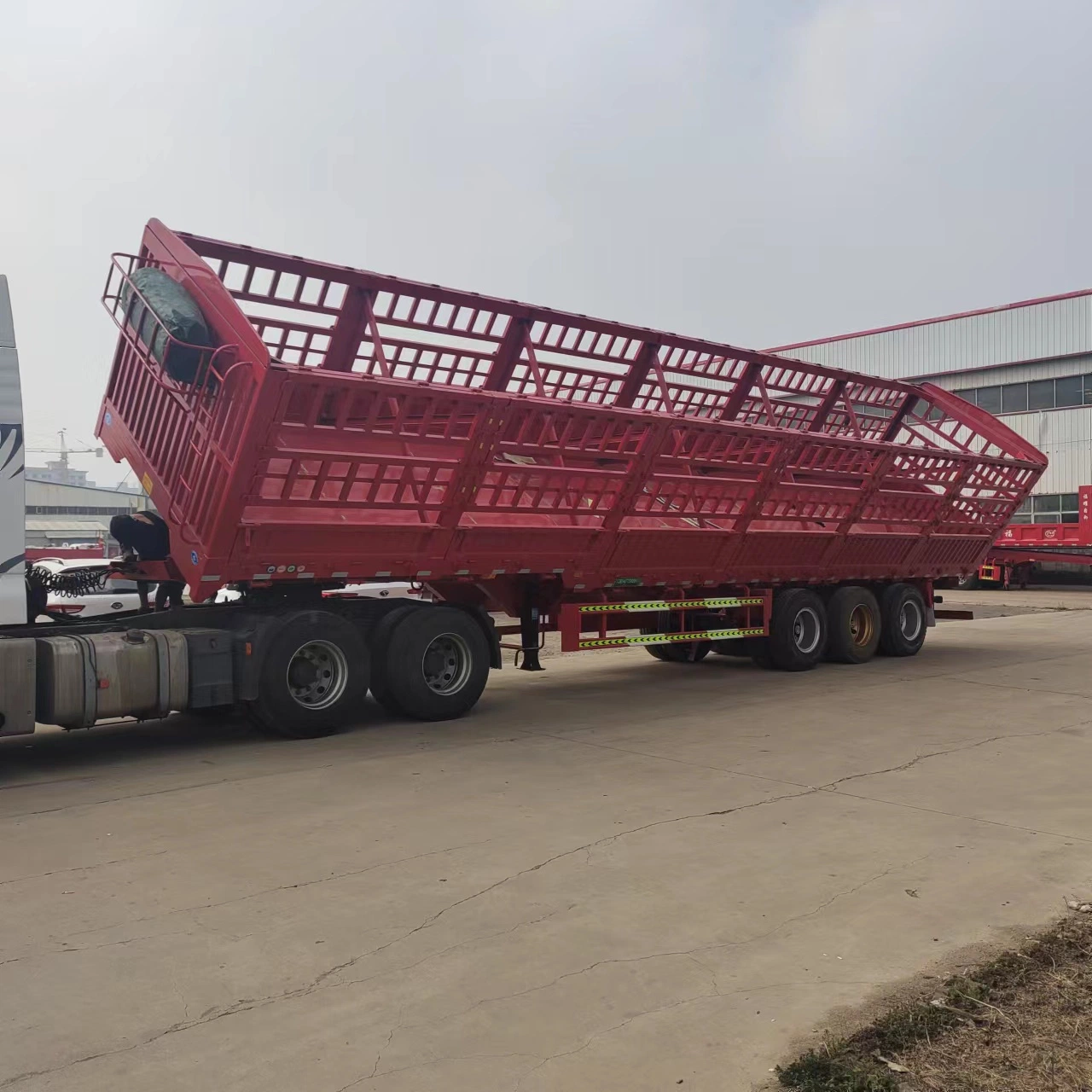 3/4/5 Axle Heavy-Duty Dump Semi Trailer, Used for Transporting Sand and Gravel Materials. 50-100 Tons of Coal Designed to Support Customization