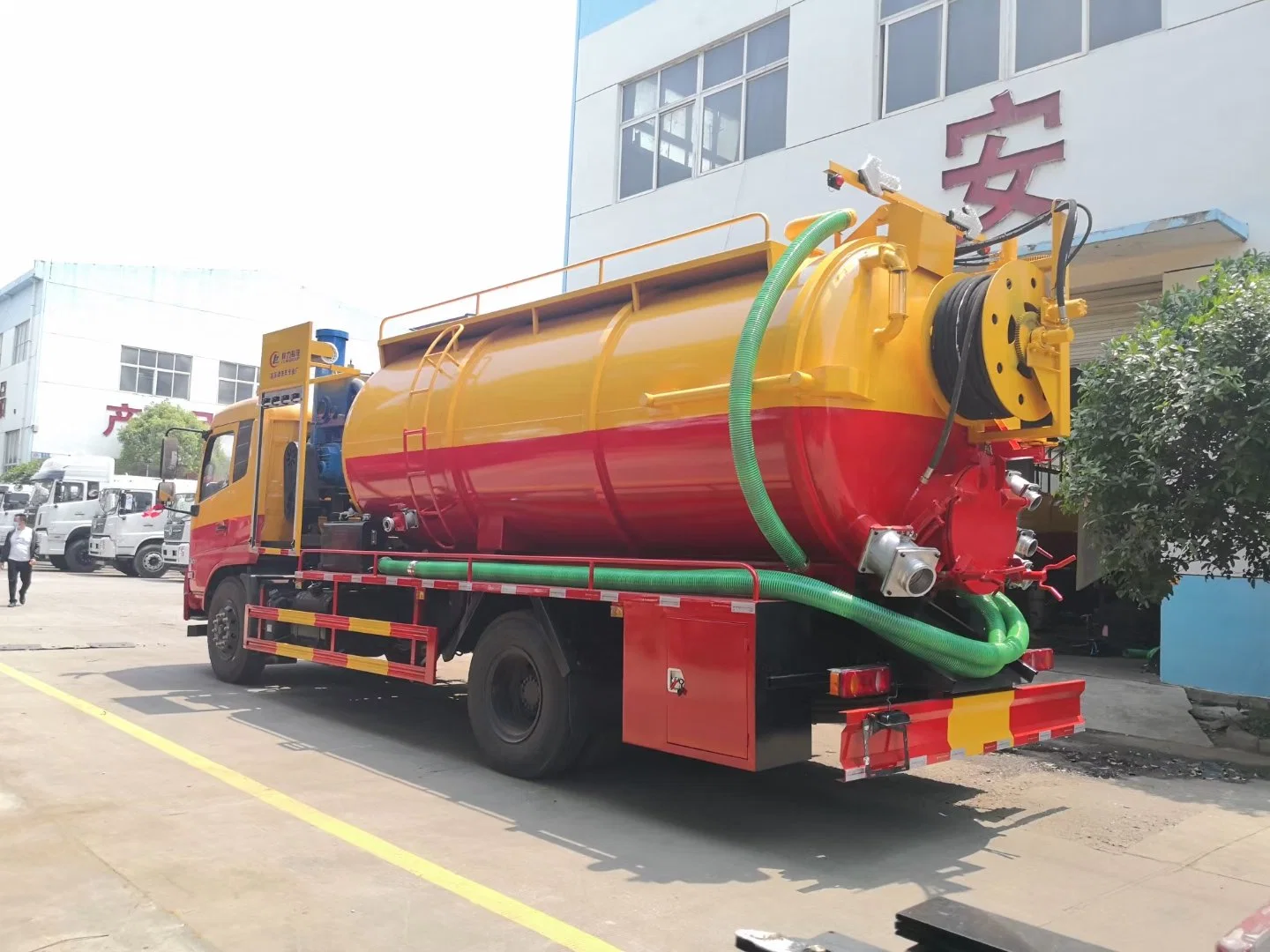 12-18cbm Sewer Cleaning Jetting Tank Truck Vacuum Sewage Suction Truck Factory Sale