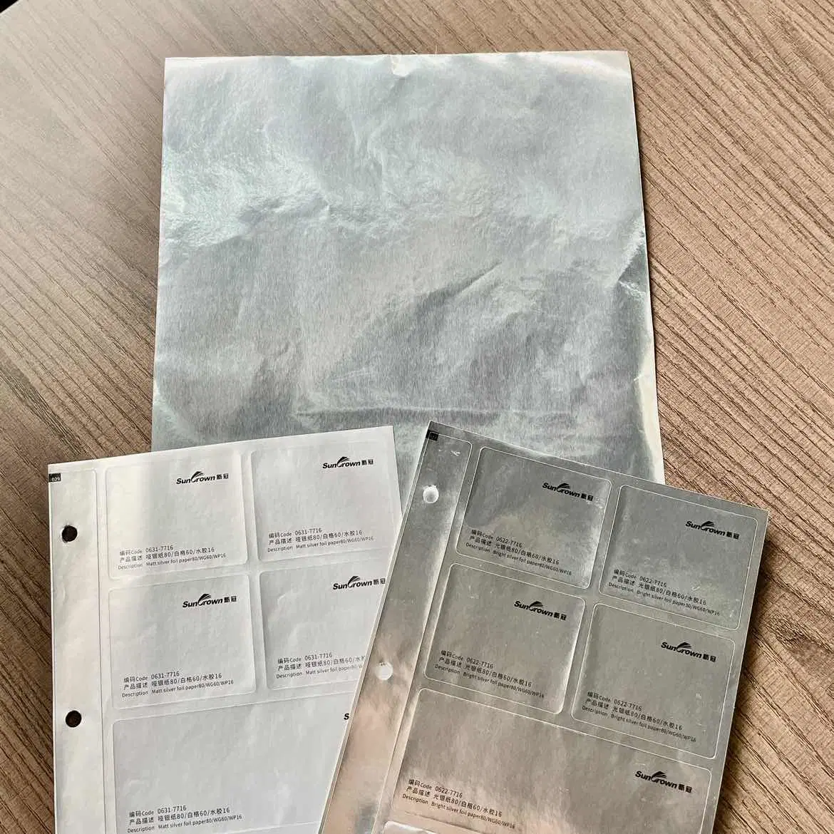 El papel de aluminio oro mate etiqueta adhesiva con camisa Glassine Papel para material de la etiqueta basado en agua los efectos espejo