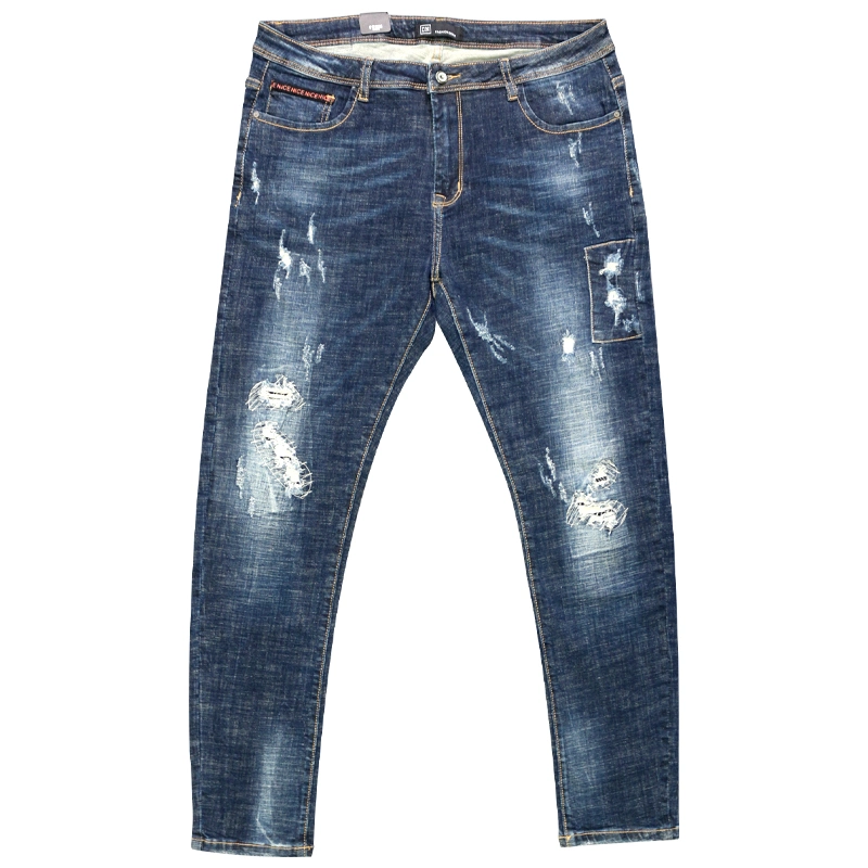 Calças jeans masculinas azul claro em denim.