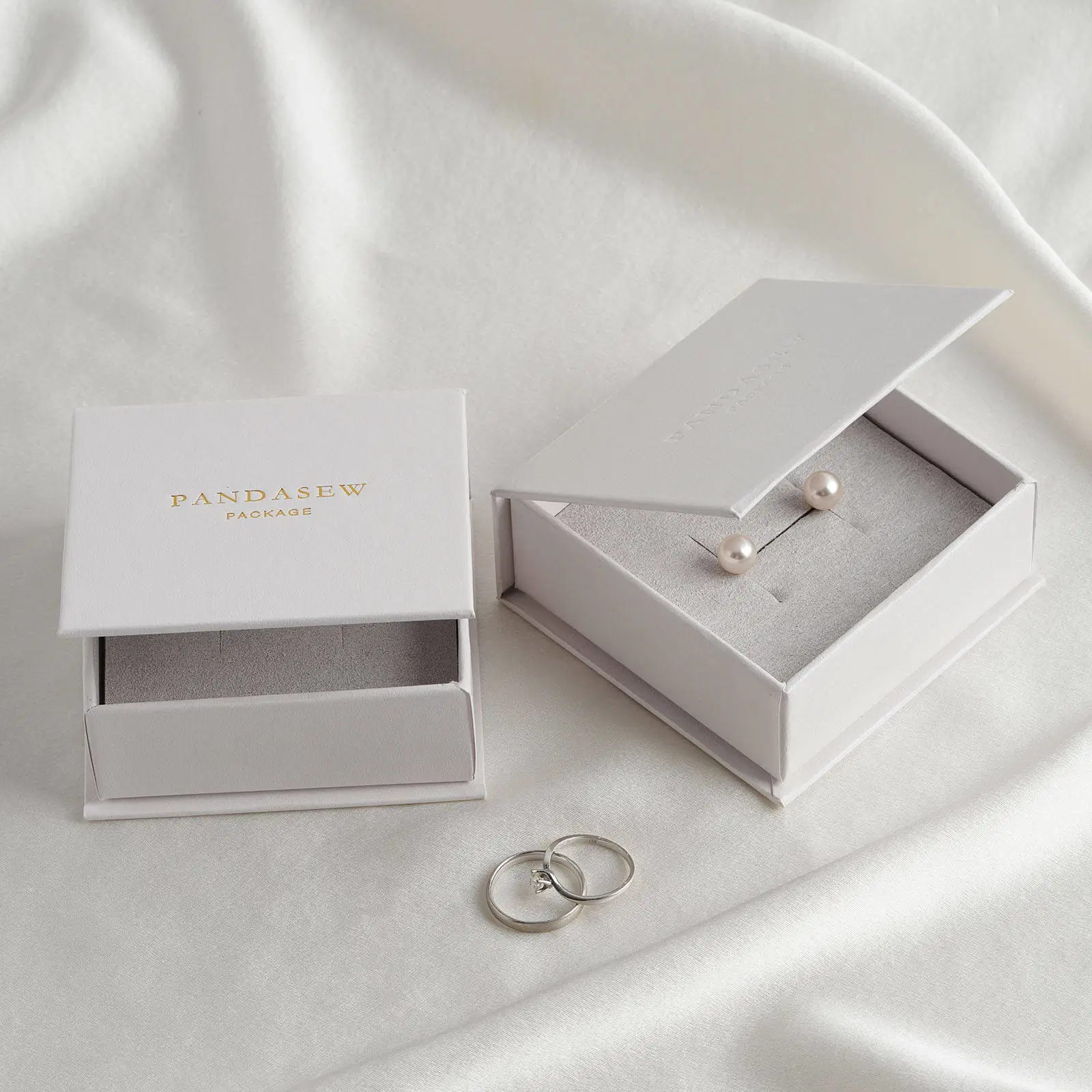 Custom Golld Foil Paper Cardboard Bracelet Necklace Jewelry Packaging Boxes