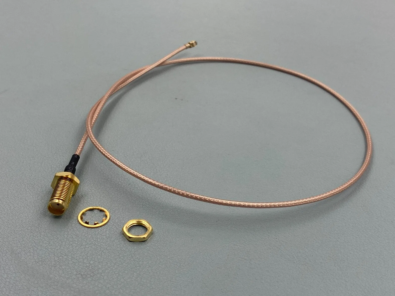 Cabo coaxial com conector F.