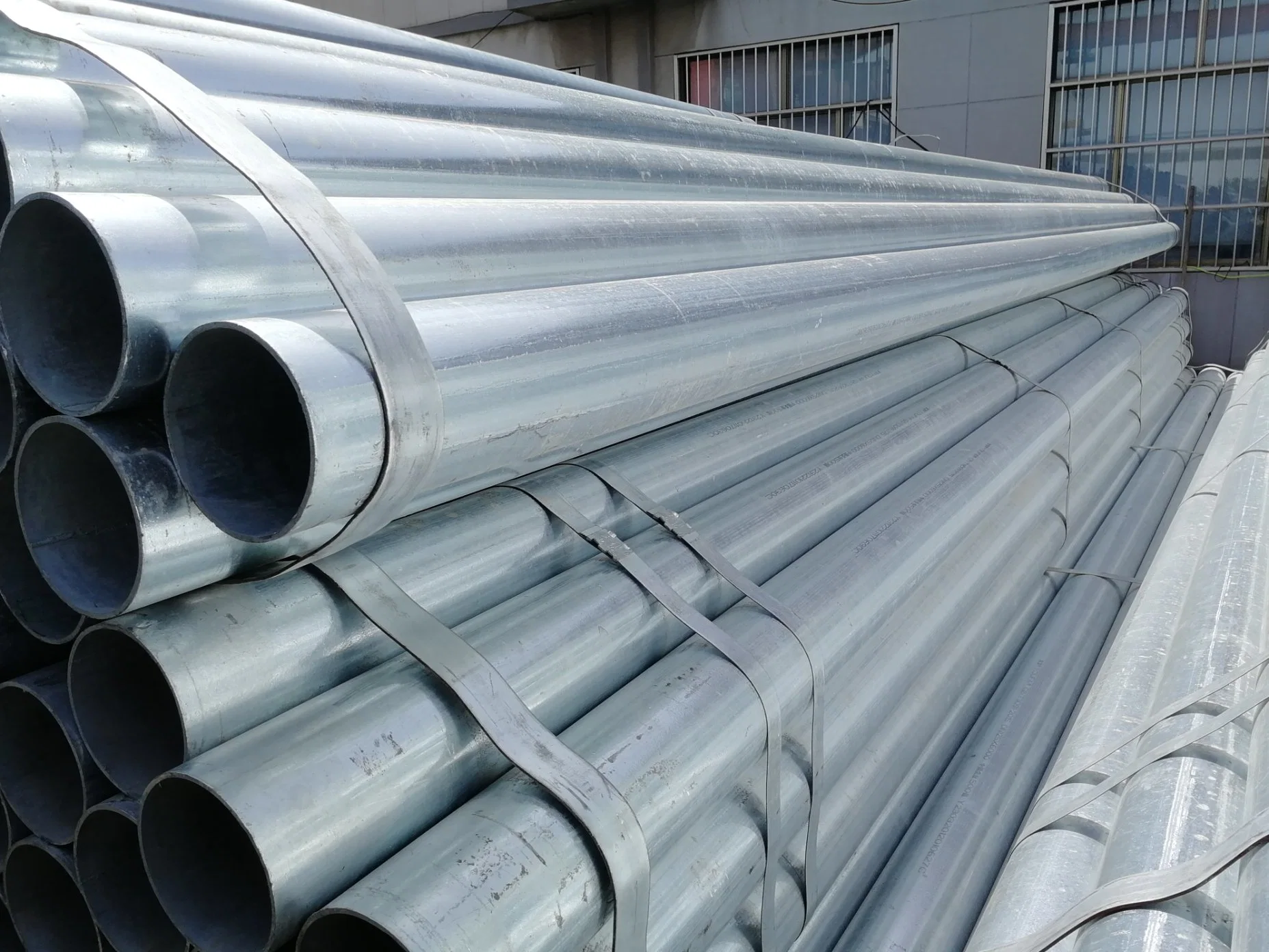 Hot DIP Galvanized/Pre Galvanized/Galvanized Pipe/Gi/Round Pipe/ERW Steel Pipe/BS1387/ASTM/1.5"/2"/Galvanized Greenhouse Pipe/Galvanized Steel Pipe