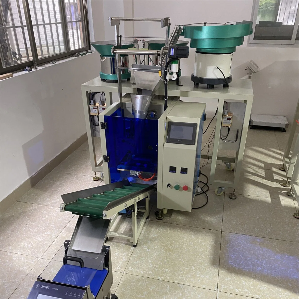 Cheap Factory Equipment Fully Automatic Screw Nut Bolt Counting Packing Machine with Top Speed